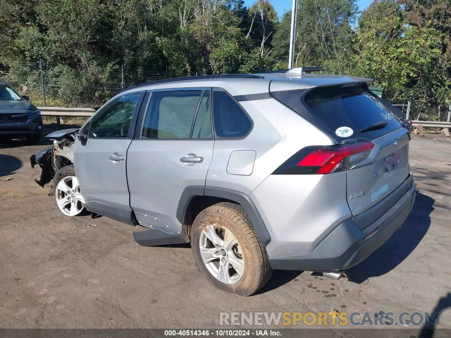 3 Photograph of a damaged car 2T3W1RFV8MW112626 TOYOTA RAV4 2021
