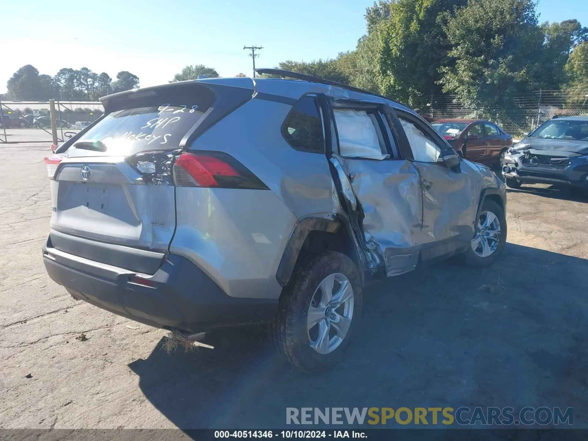 4 Photograph of a damaged car 2T3W1RFV8MW112626 TOYOTA RAV4 2021