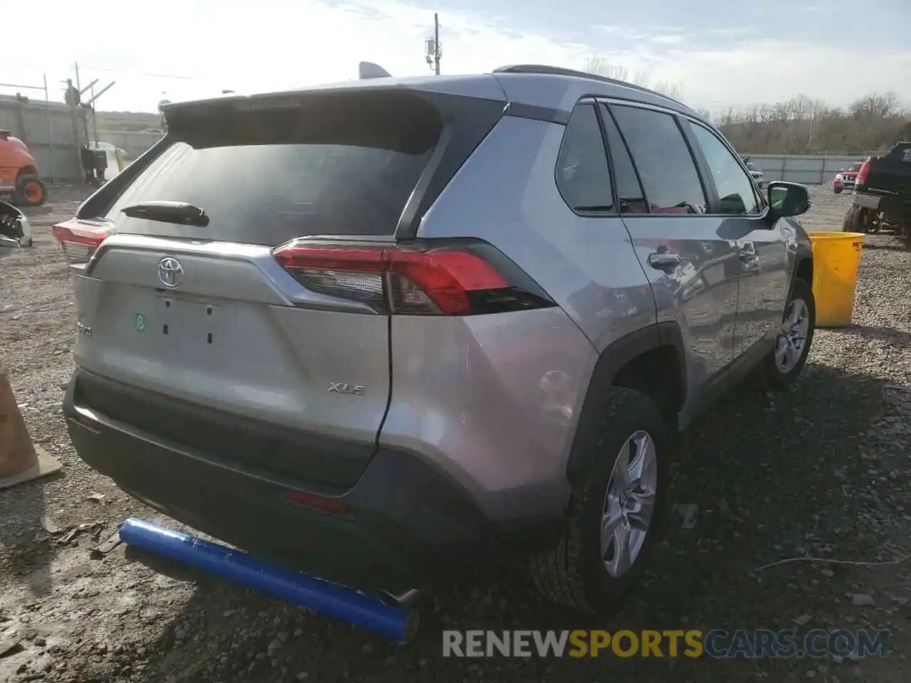 4 Photograph of a damaged car 2T3W1RFV8MW115557 TOYOTA RAV4 2021