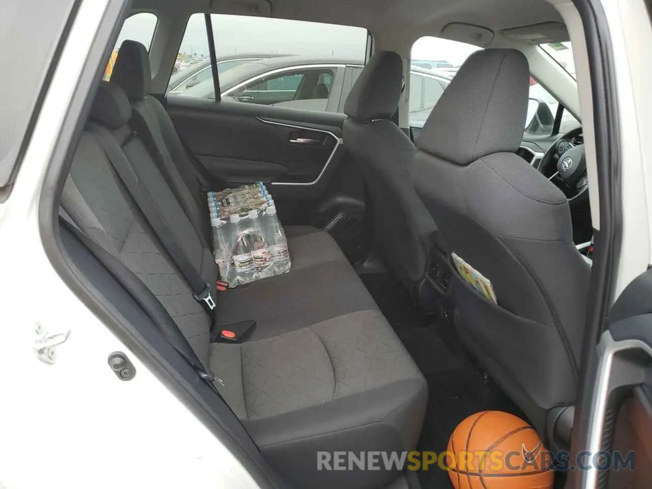11 Photograph of a damaged car 2T3W1RFV8MW119110 TOYOTA RAV4 2021