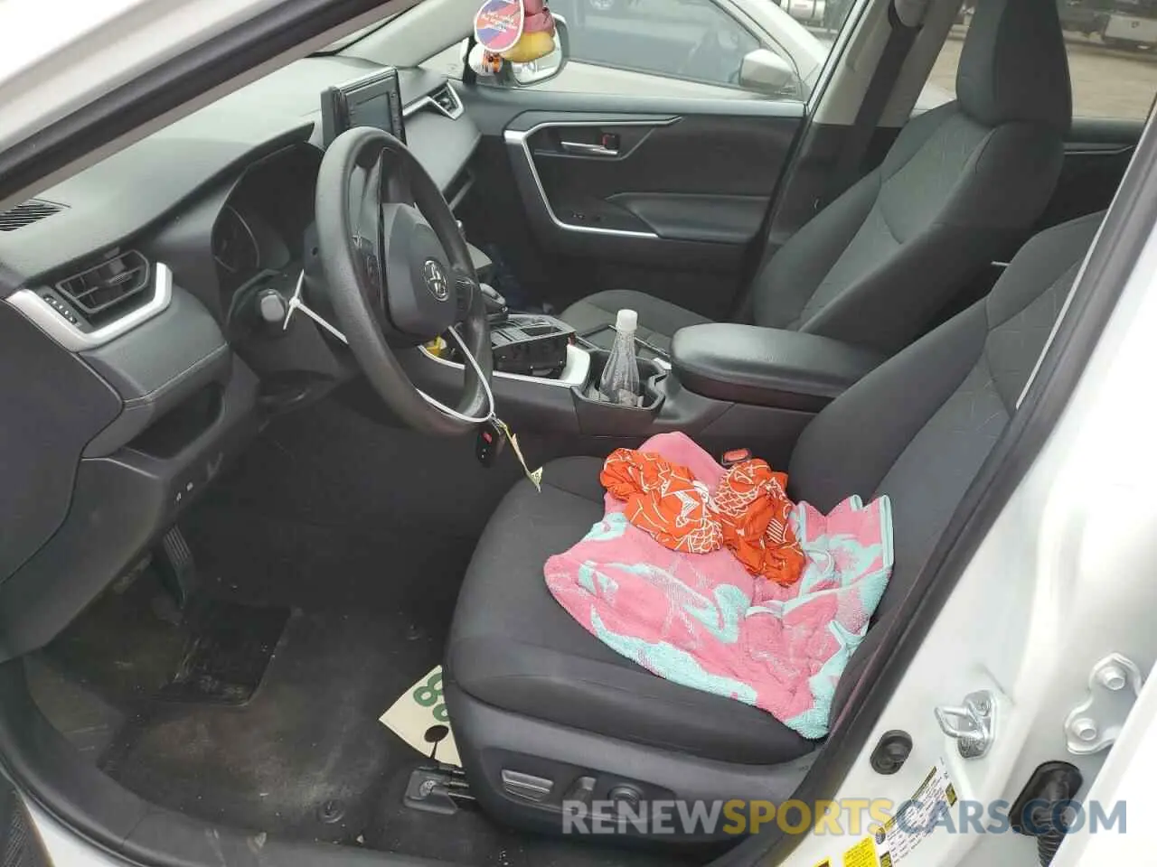 7 Photograph of a damaged car 2T3W1RFV8MW119110 TOYOTA RAV4 2021