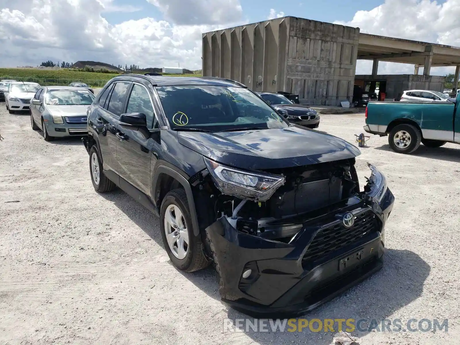 1 Photograph of a damaged car 2T3W1RFV8MW120743 TOYOTA RAV4 2021