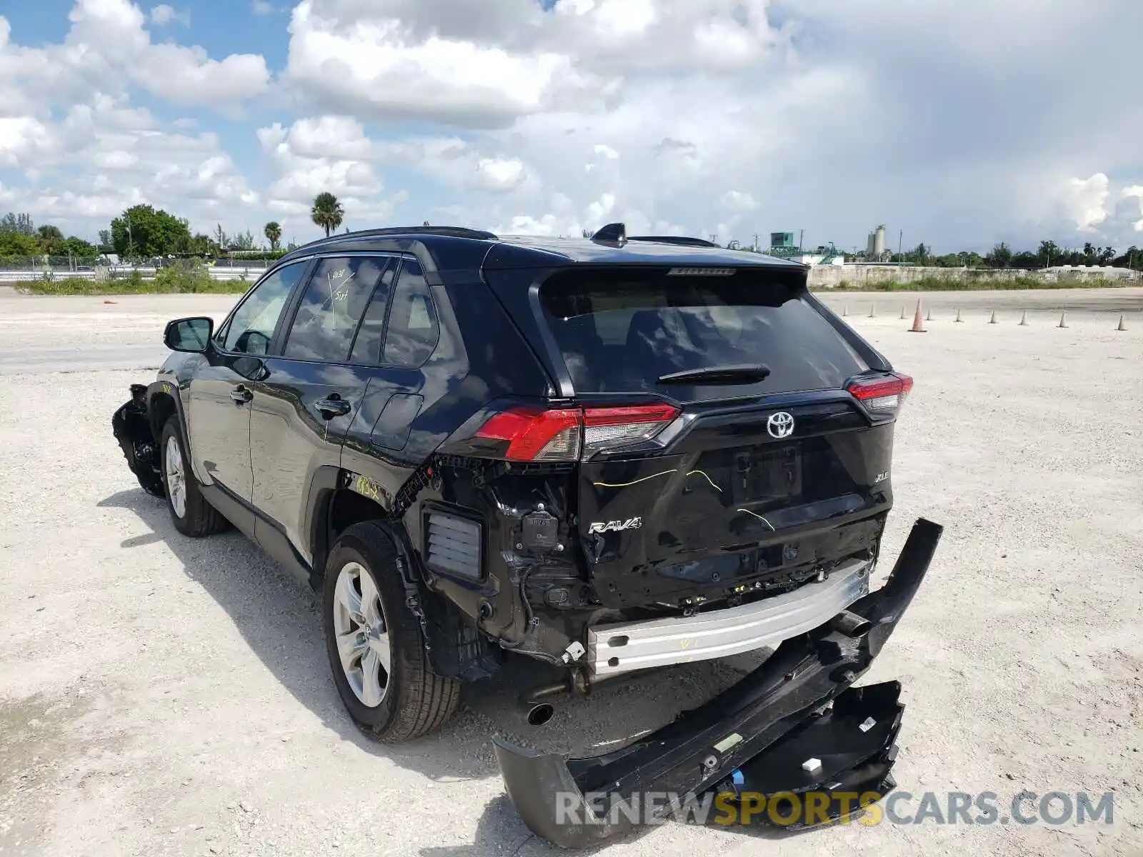 3 Photograph of a damaged car 2T3W1RFV8MW120743 TOYOTA RAV4 2021