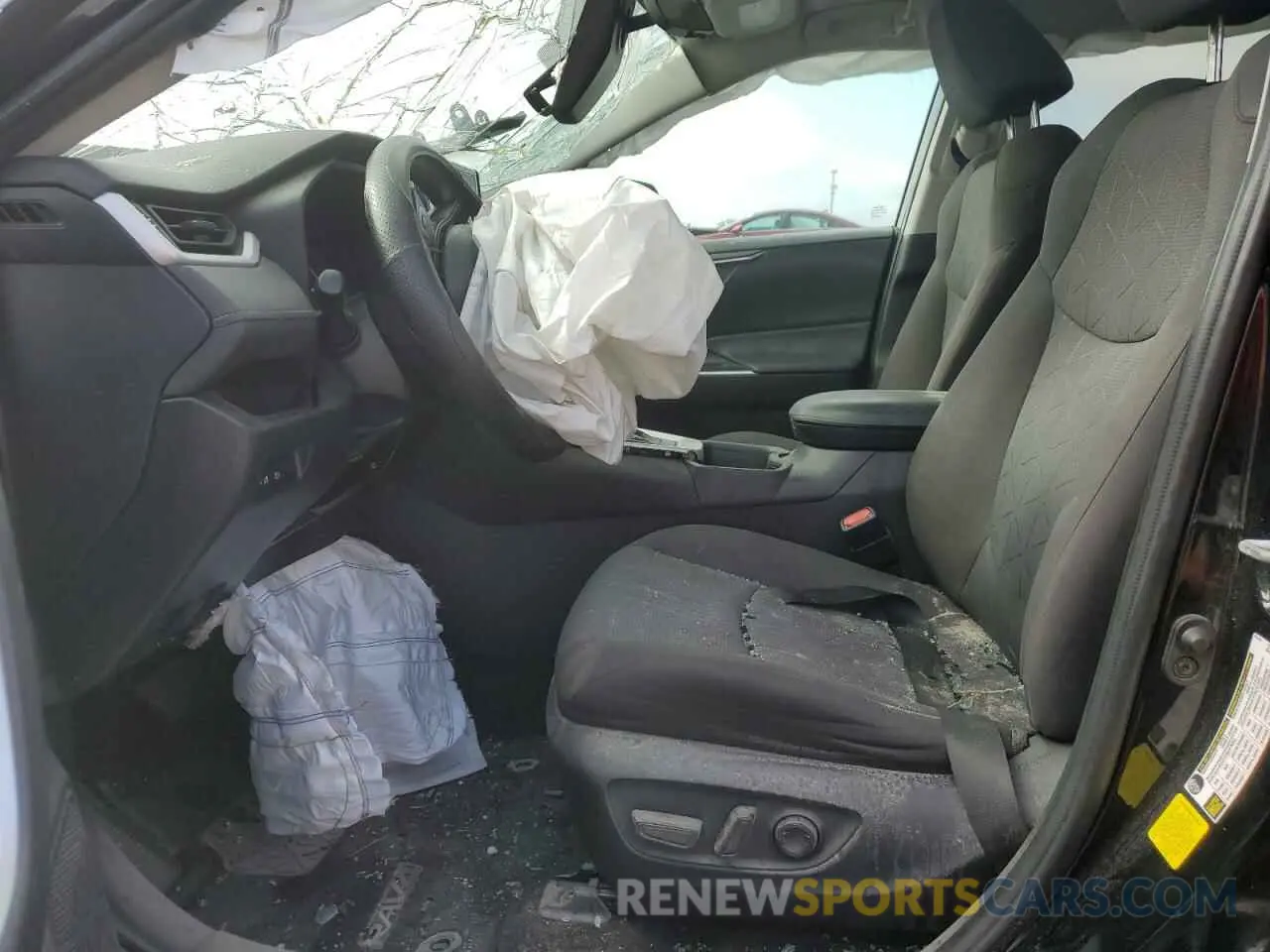 7 Photograph of a damaged car 2T3W1RFV8MW133153 TOYOTA RAV4 2021
