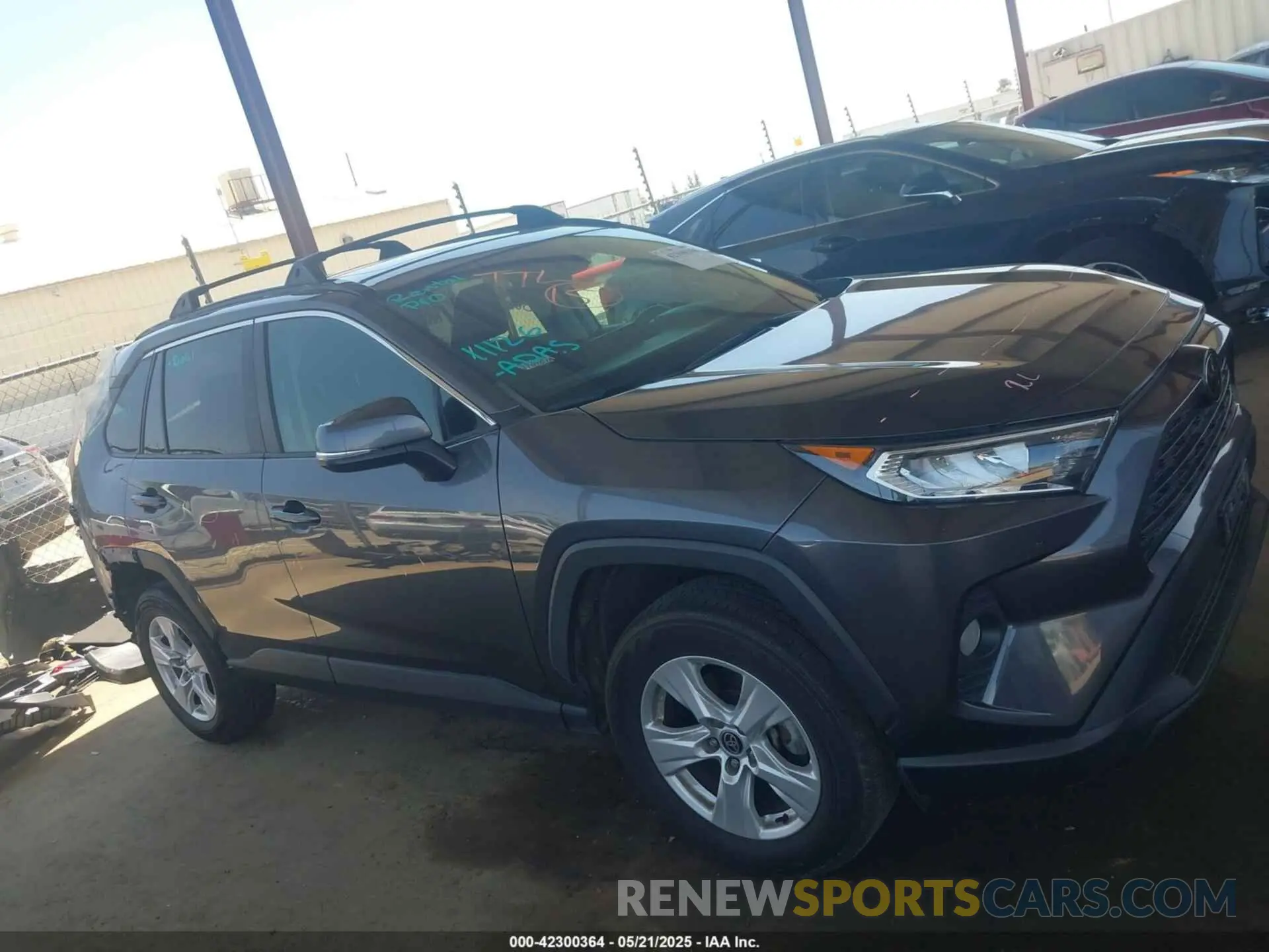 14 Photograph of a damaged car 2T3W1RFV8MW137252 TOYOTA RAV4 2021