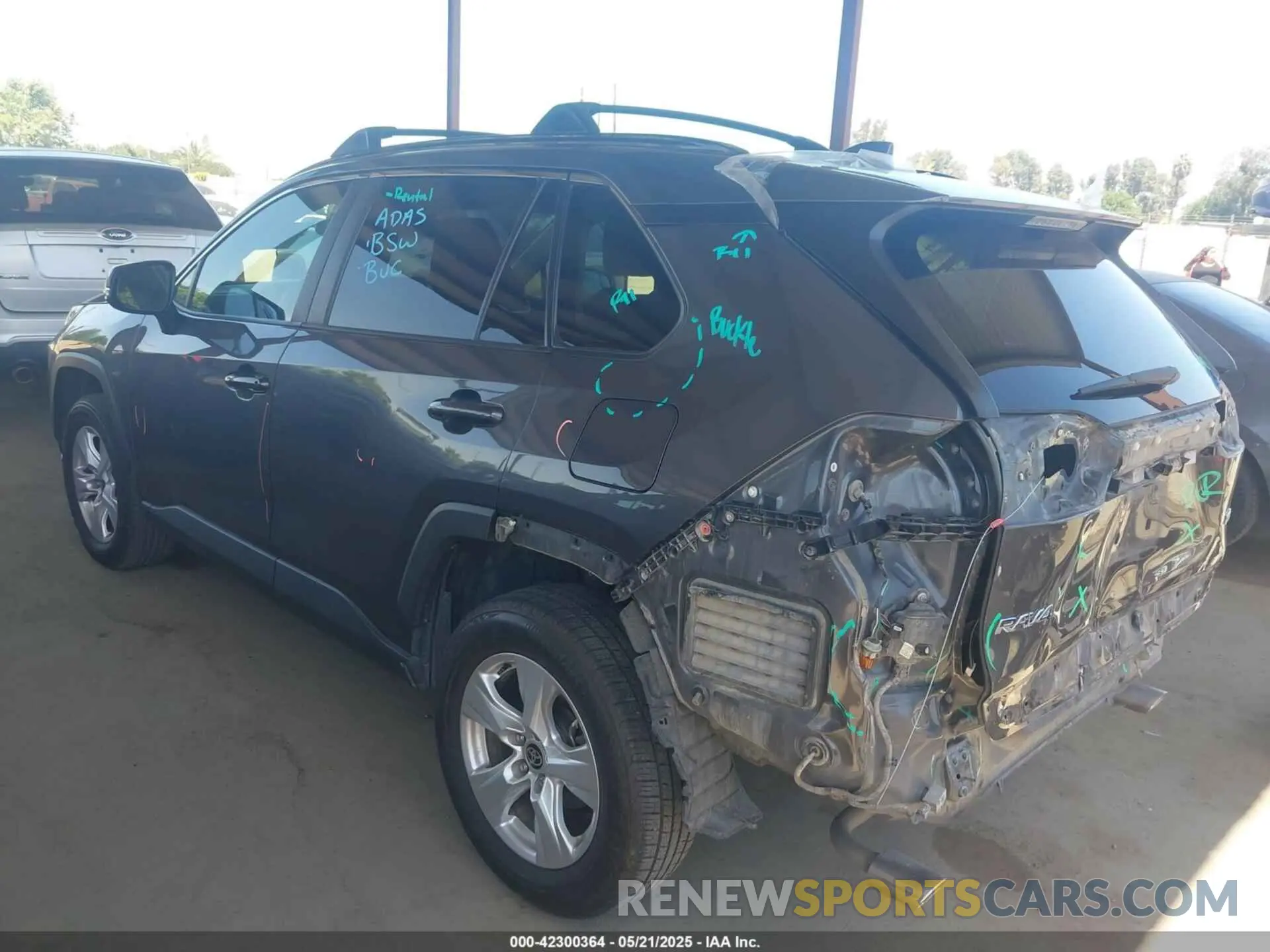 3 Photograph of a damaged car 2T3W1RFV8MW137252 TOYOTA RAV4 2021