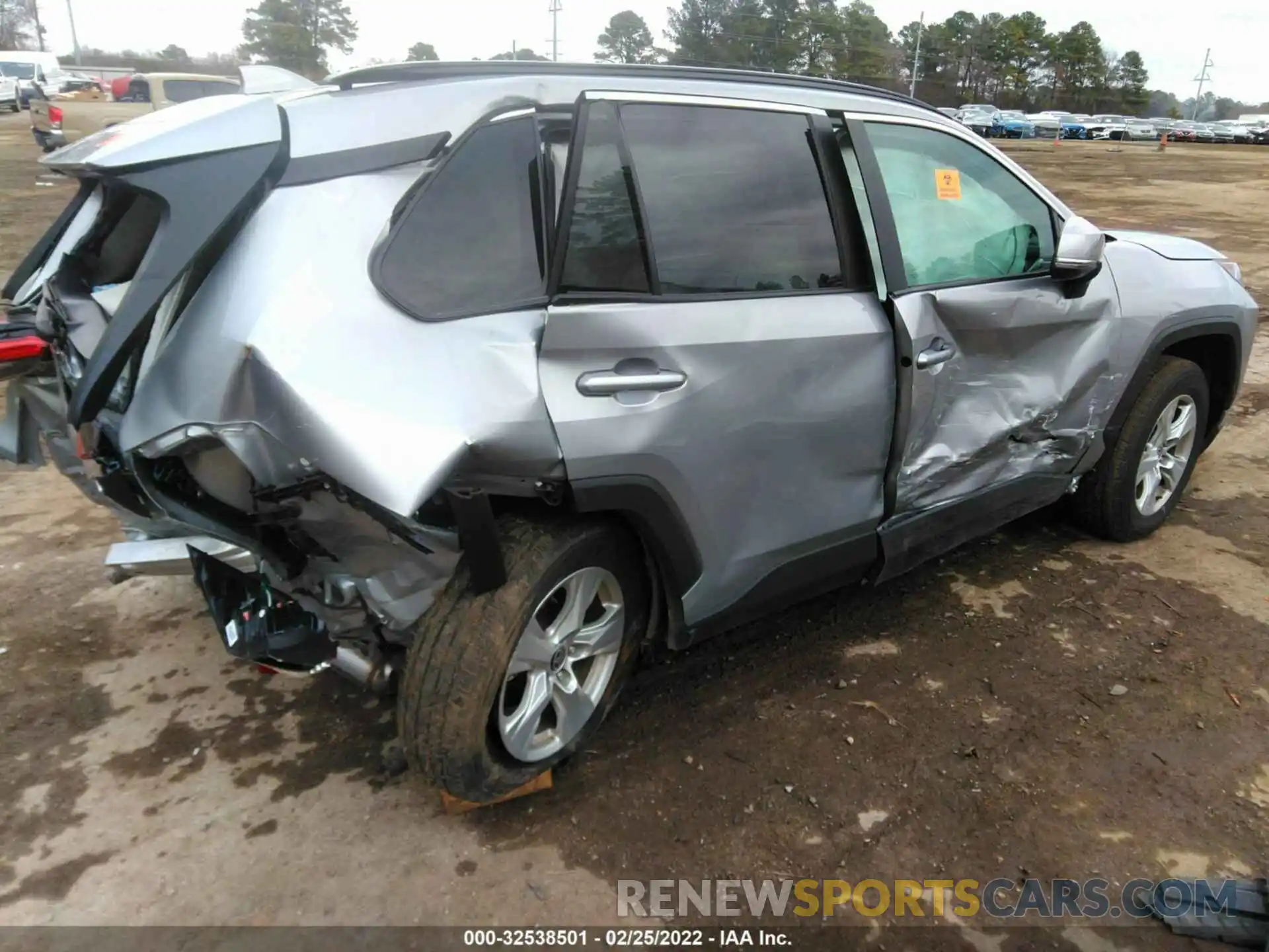 4 Photograph of a damaged car 2T3W1RFV8MW140099 TOYOTA RAV4 2021