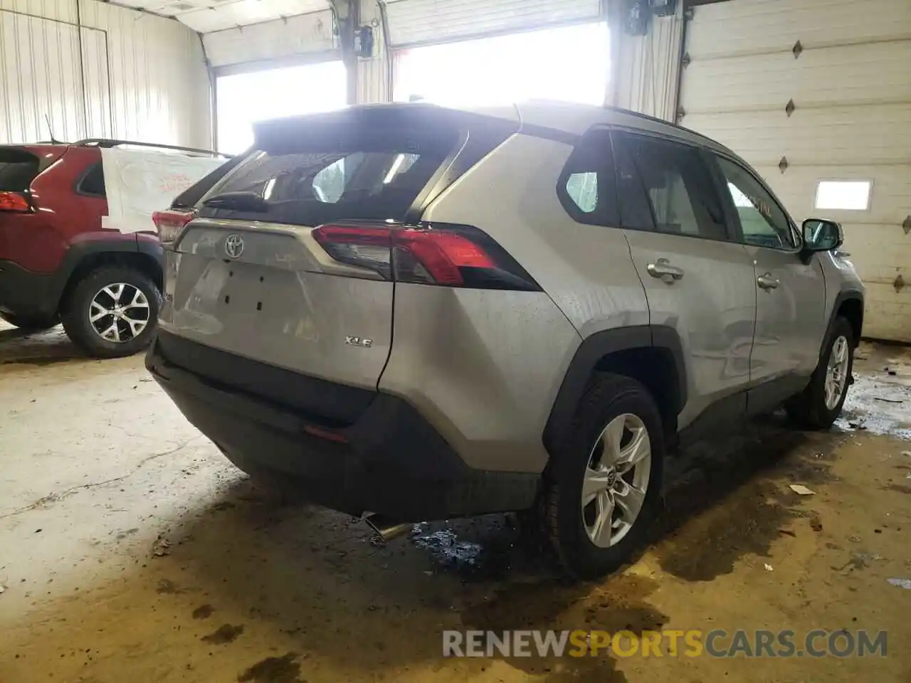 4 Photograph of a damaged car 2T3W1RFV8MW164273 TOYOTA RAV4 2021