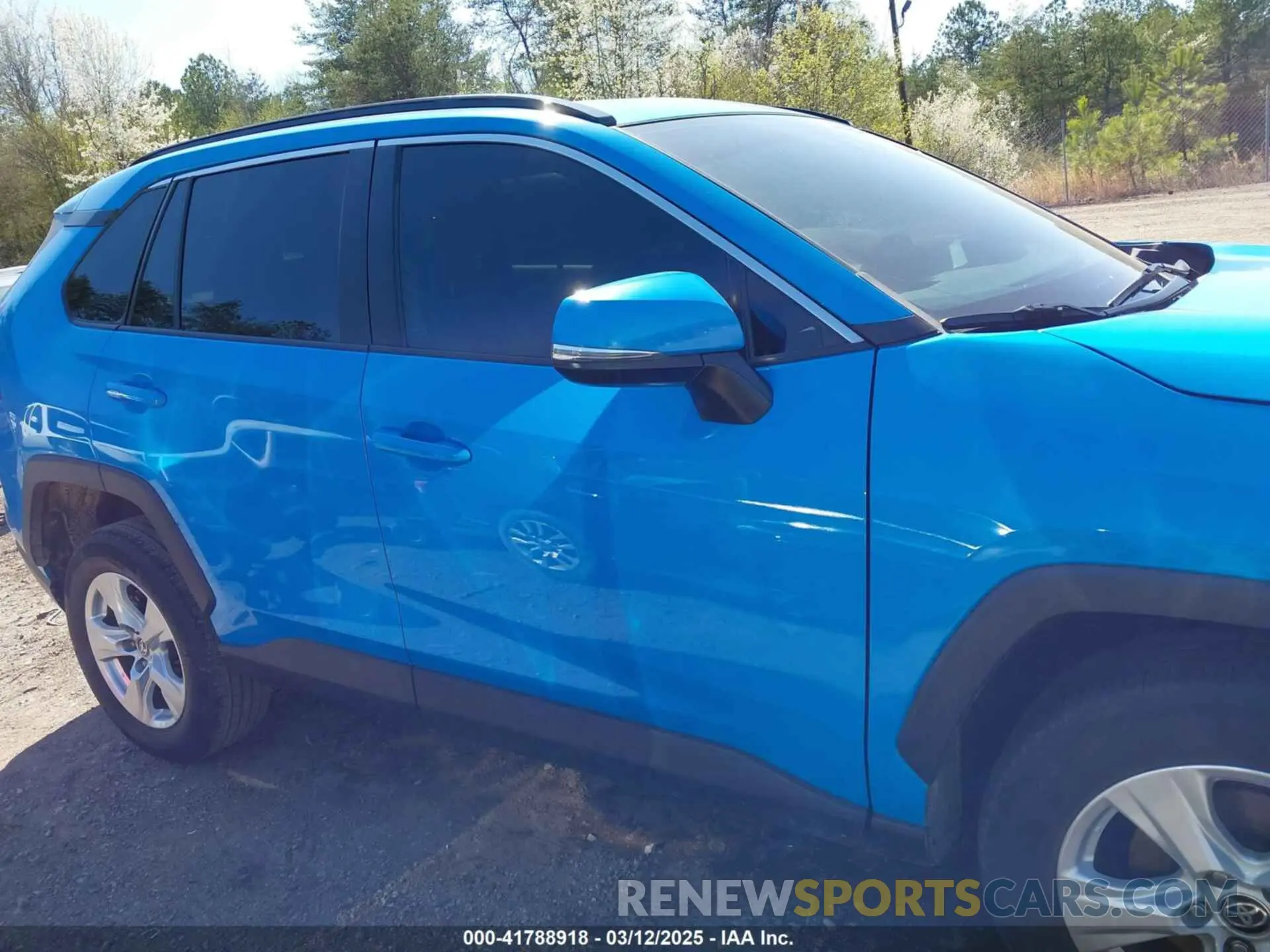 14 Photograph of a damaged car 2T3W1RFV8MW172874 TOYOTA RAV4 2021