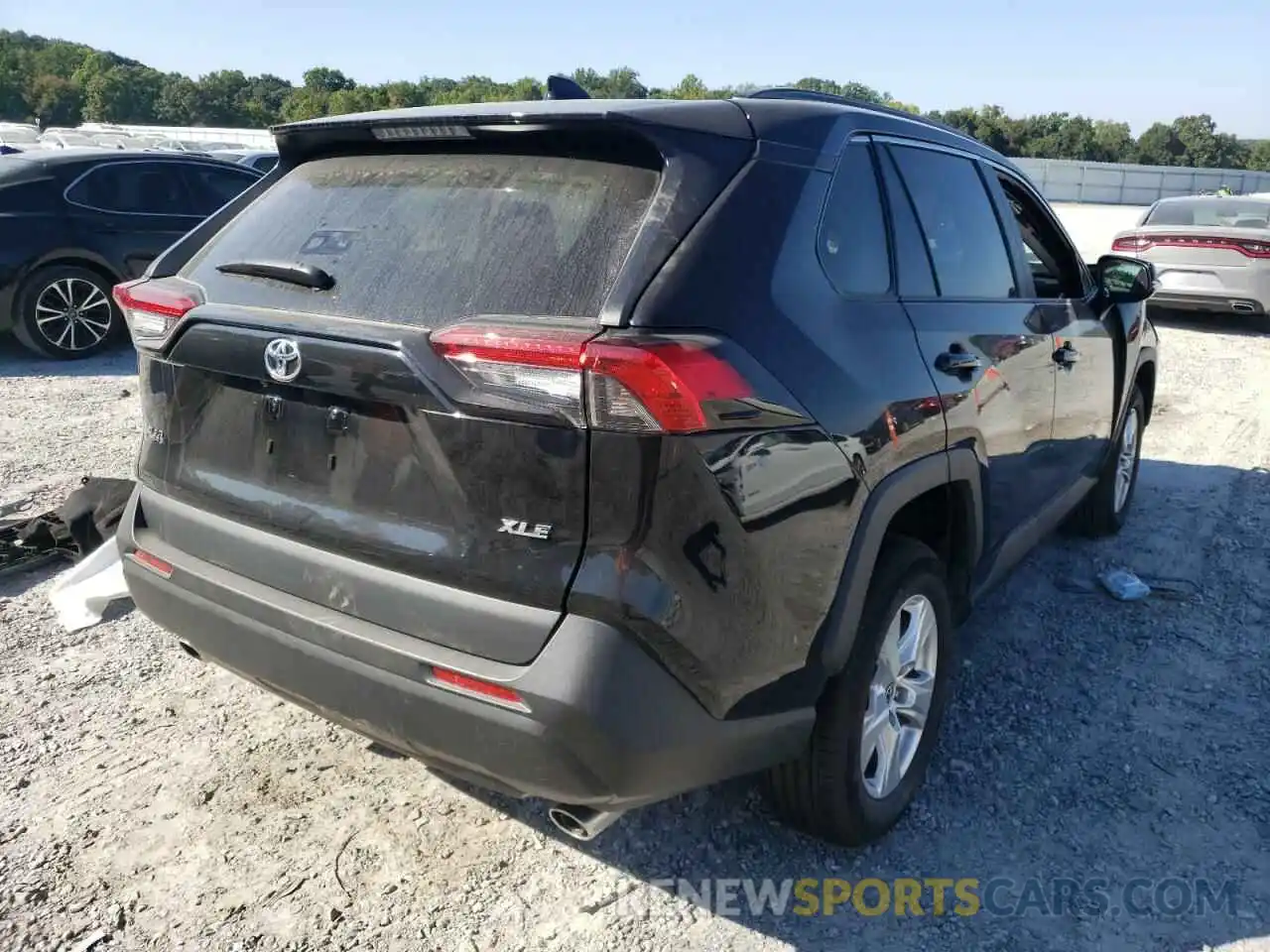 4 Photograph of a damaged car 2T3W1RFV8MW174088 TOYOTA RAV4 2021