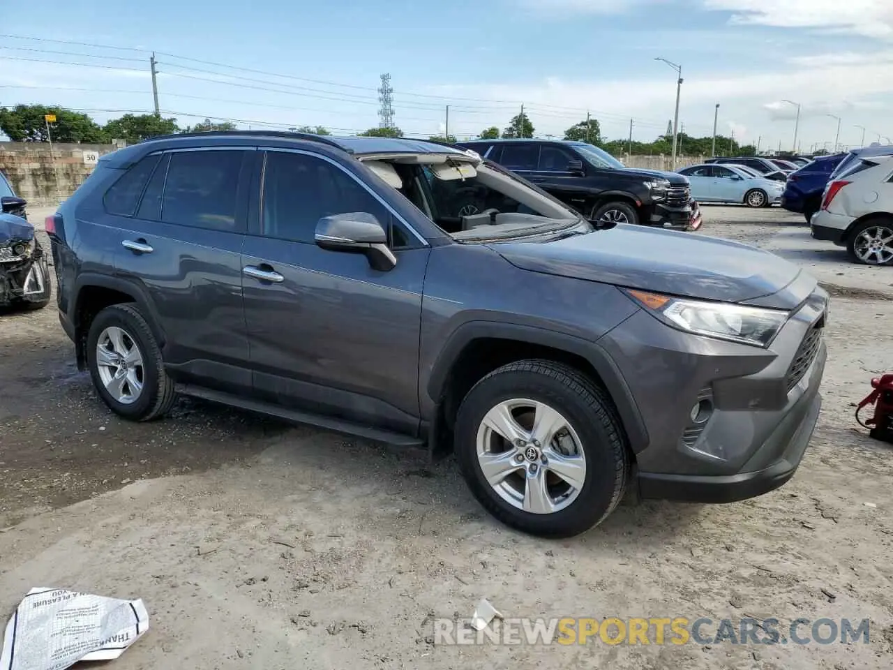 4 Photograph of a damaged car 2T3W1RFV8MW181834 TOYOTA RAV4 2021