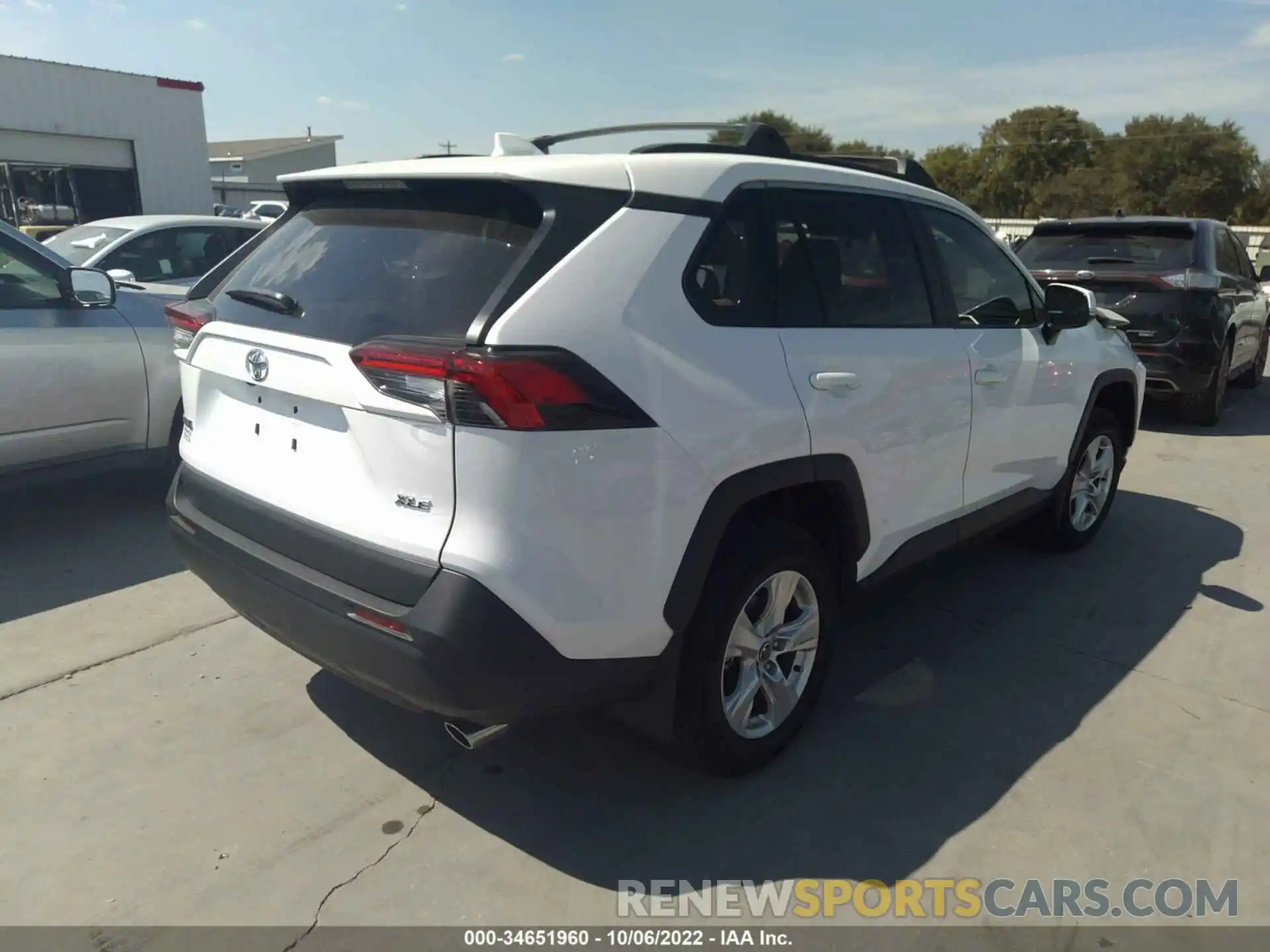 4 Photograph of a damaged car 2T3W1RFV8MW184216 TOYOTA RAV4 2021