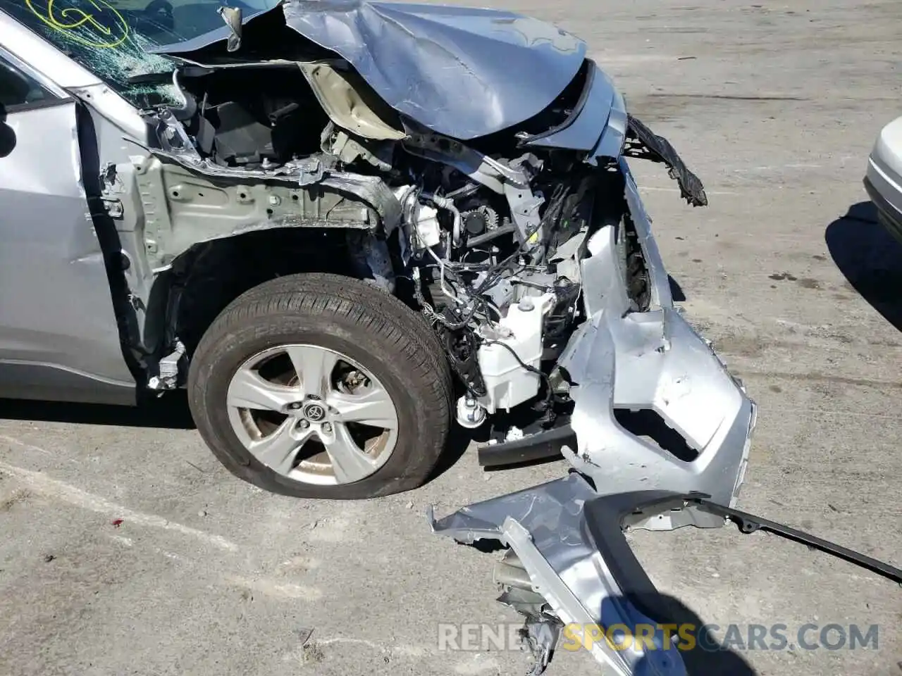 9 Photograph of a damaged car 2T3W1RFV9MC112684 TOYOTA RAV4 2021