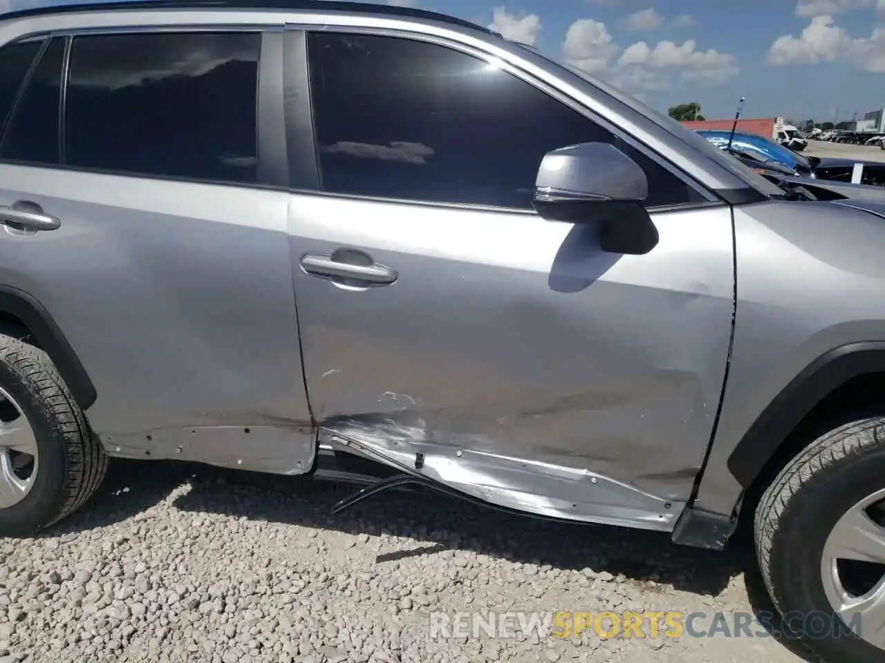 9 Photograph of a damaged car 2T3W1RFV9MC132224 TOYOTA RAV4 2021