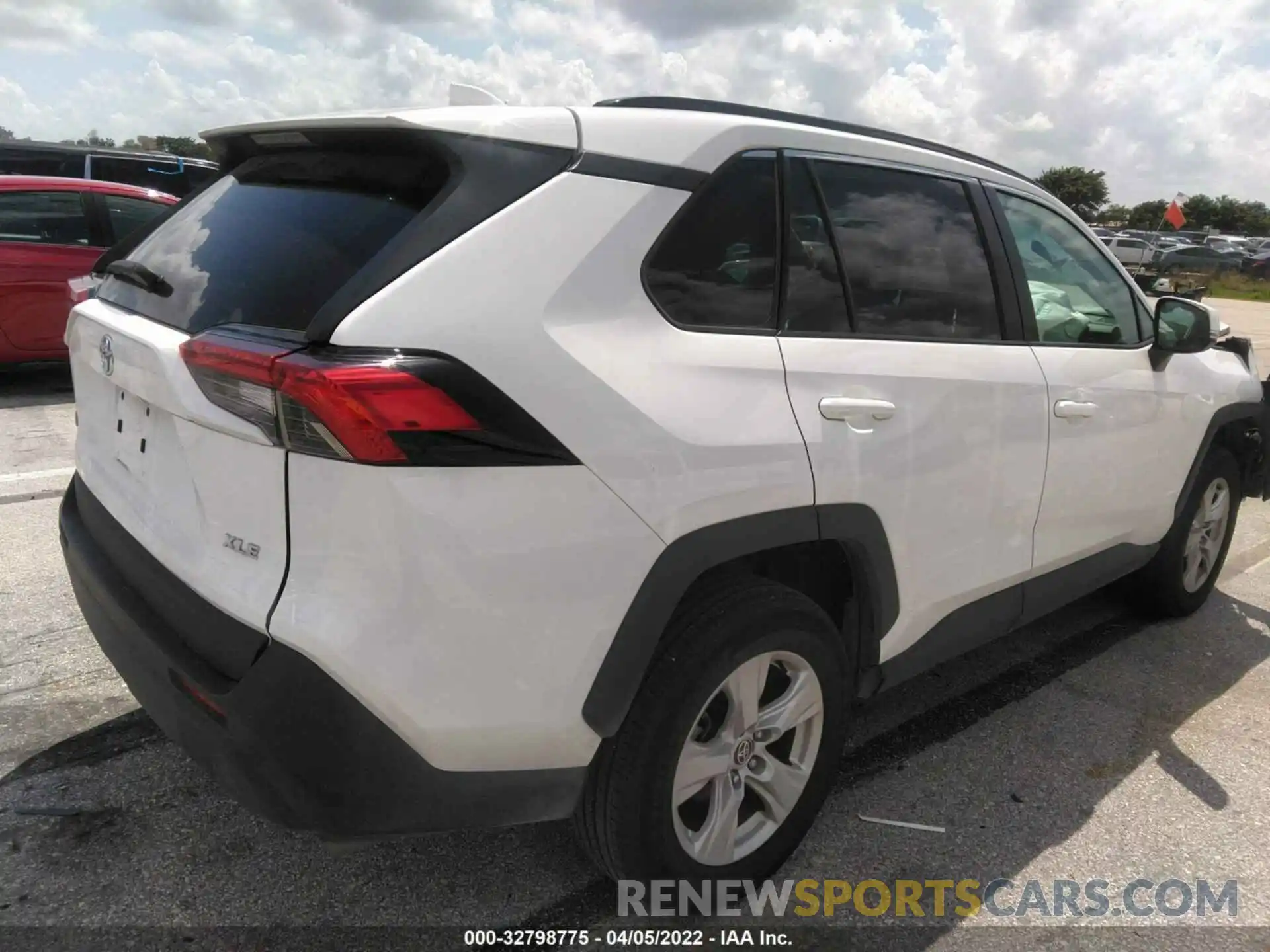 4 Photograph of a damaged car 2T3W1RFV9MC136970 TOYOTA RAV4 2021