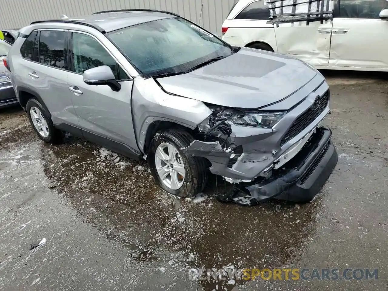 1 Photograph of a damaged car 2T3W1RFV9MC138038 TOYOTA RAV4 2021