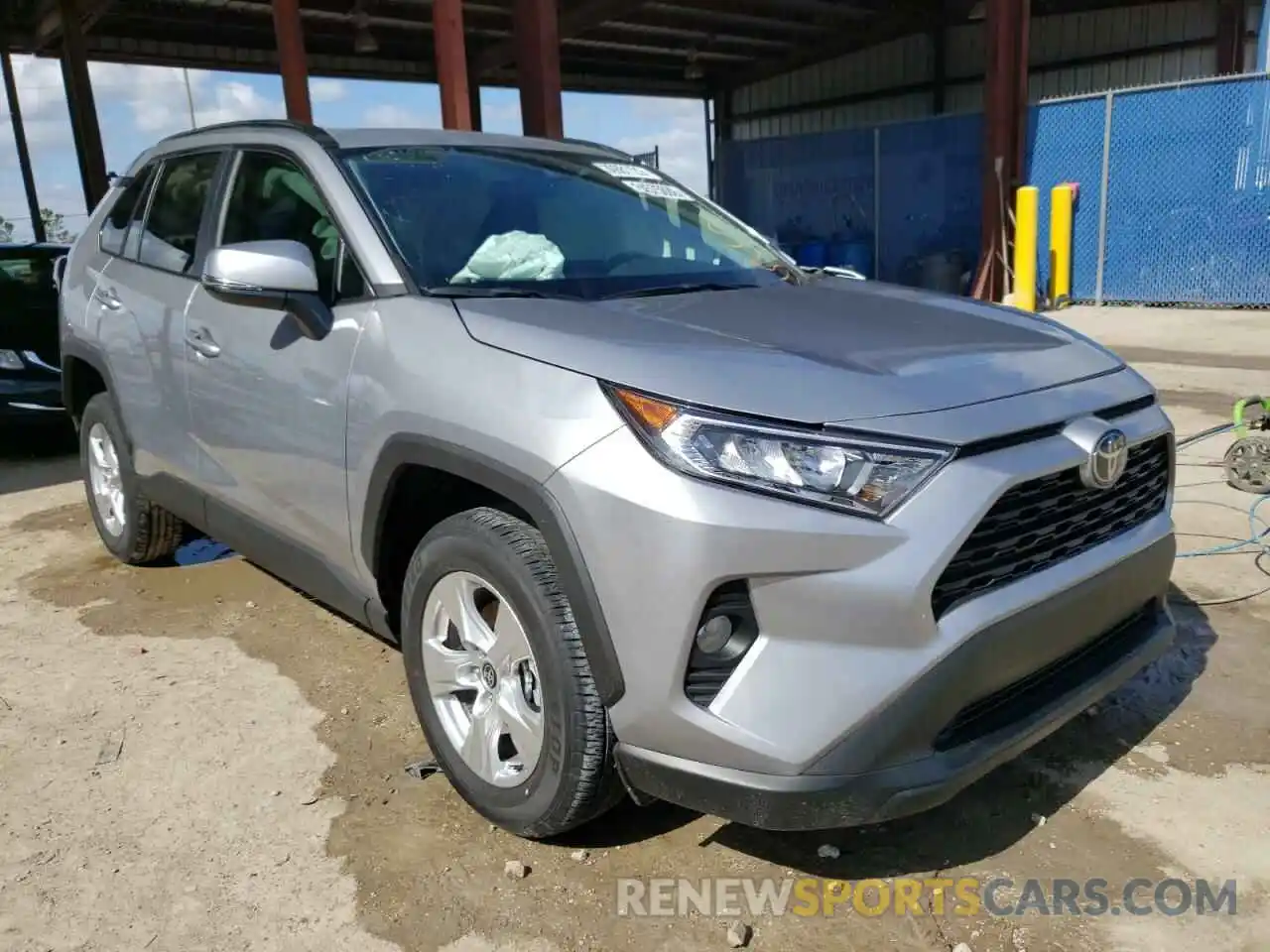 1 Photograph of a damaged car 2T3W1RFV9MC162646 TOYOTA RAV4 2021