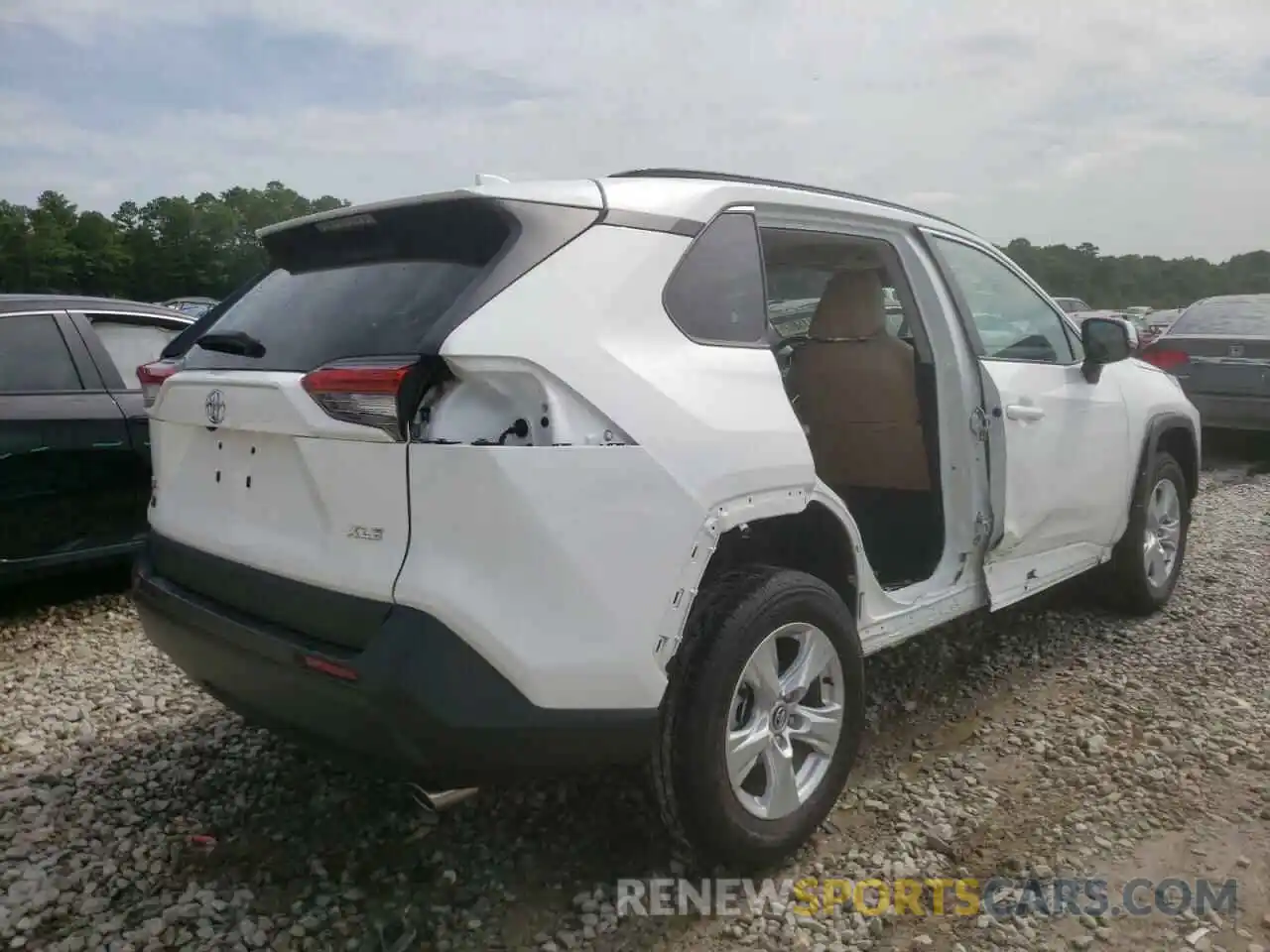 4 Photograph of a damaged car 2T3W1RFV9MW110108 TOYOTA RAV4 2021