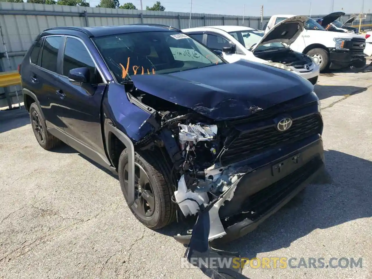 1 Photograph of a damaged car 2T3W1RFV9MW110142 TOYOTA RAV4 2021