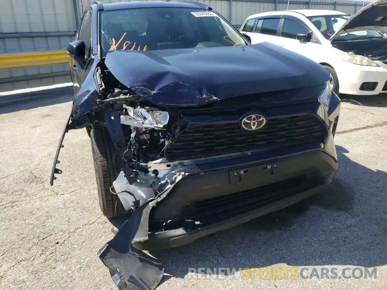 9 Photograph of a damaged car 2T3W1RFV9MW110142 TOYOTA RAV4 2021