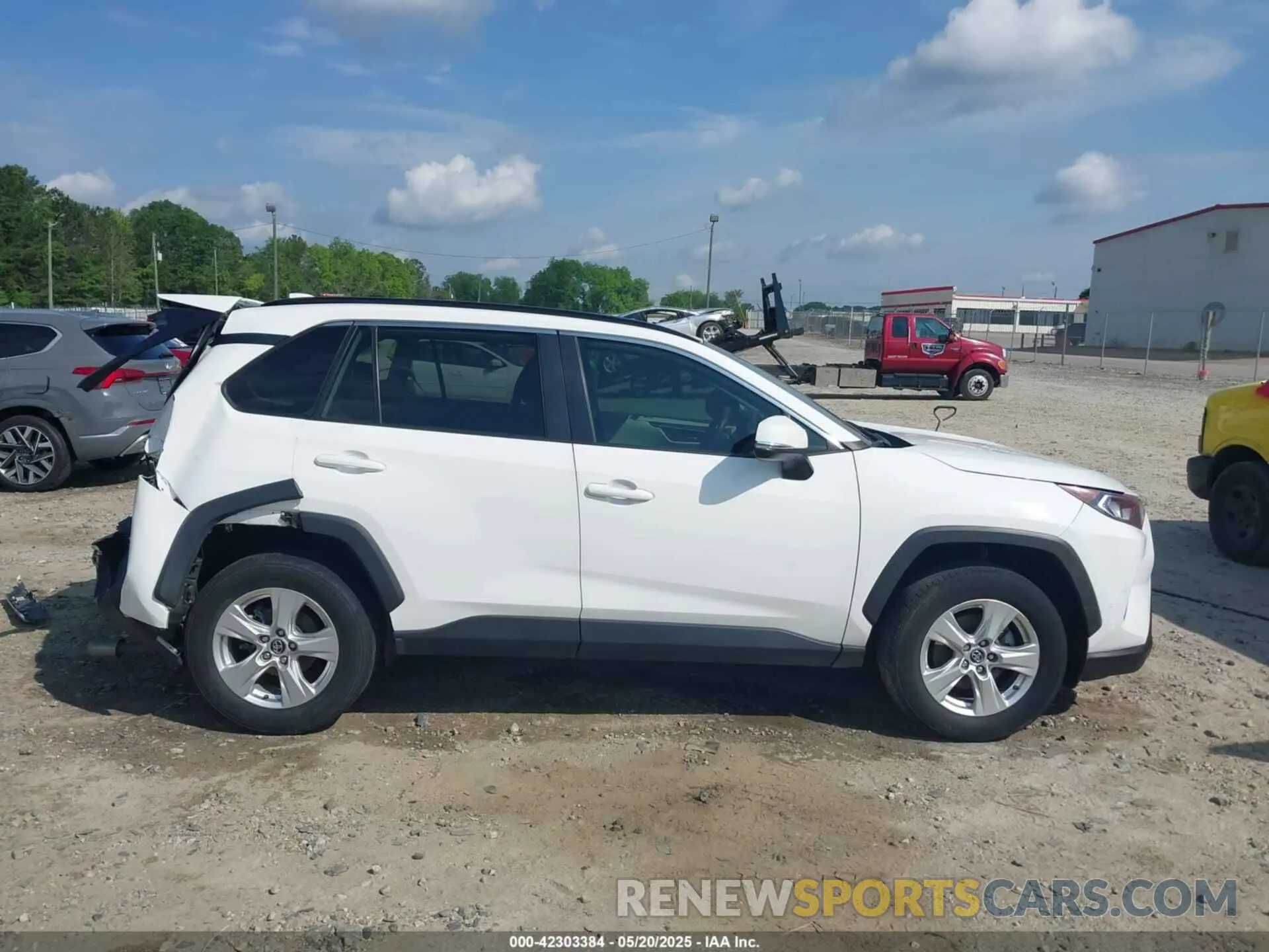 13 Photograph of a damaged car 2T3W1RFV9MW114868 TOYOTA RAV4 2021