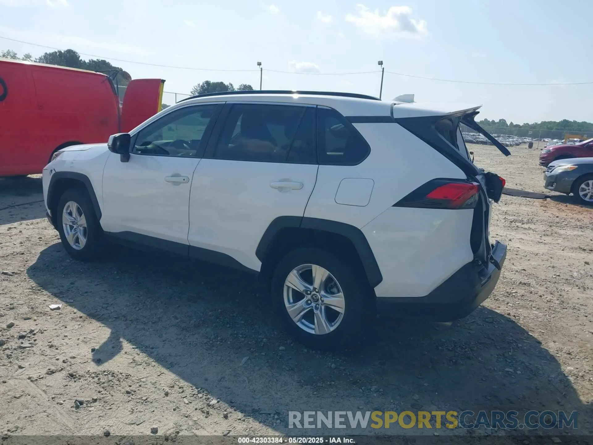 3 Photograph of a damaged car 2T3W1RFV9MW114868 TOYOTA RAV4 2021