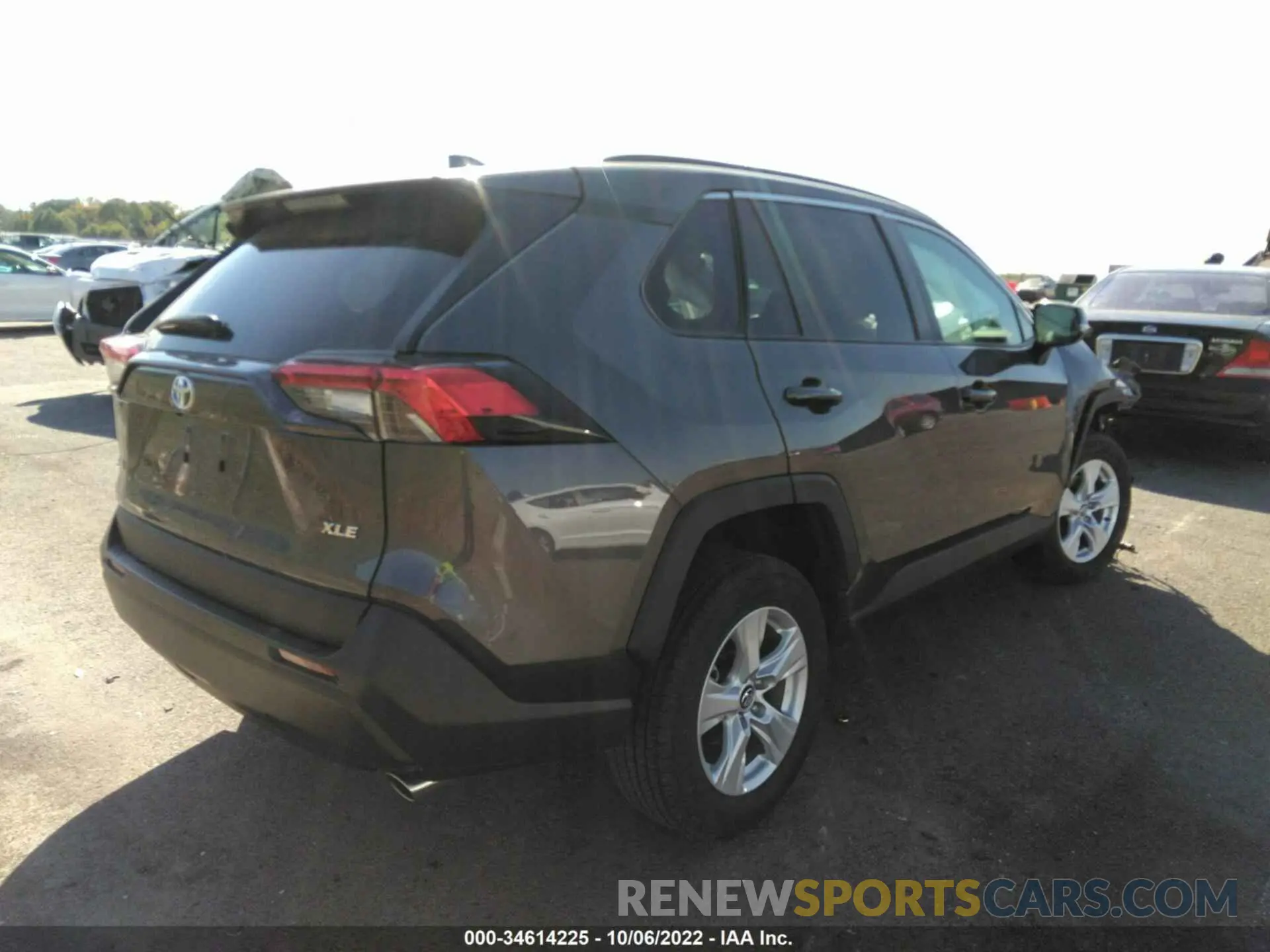 4 Photograph of a damaged car 2T3W1RFV9MW123568 TOYOTA RAV4 2021