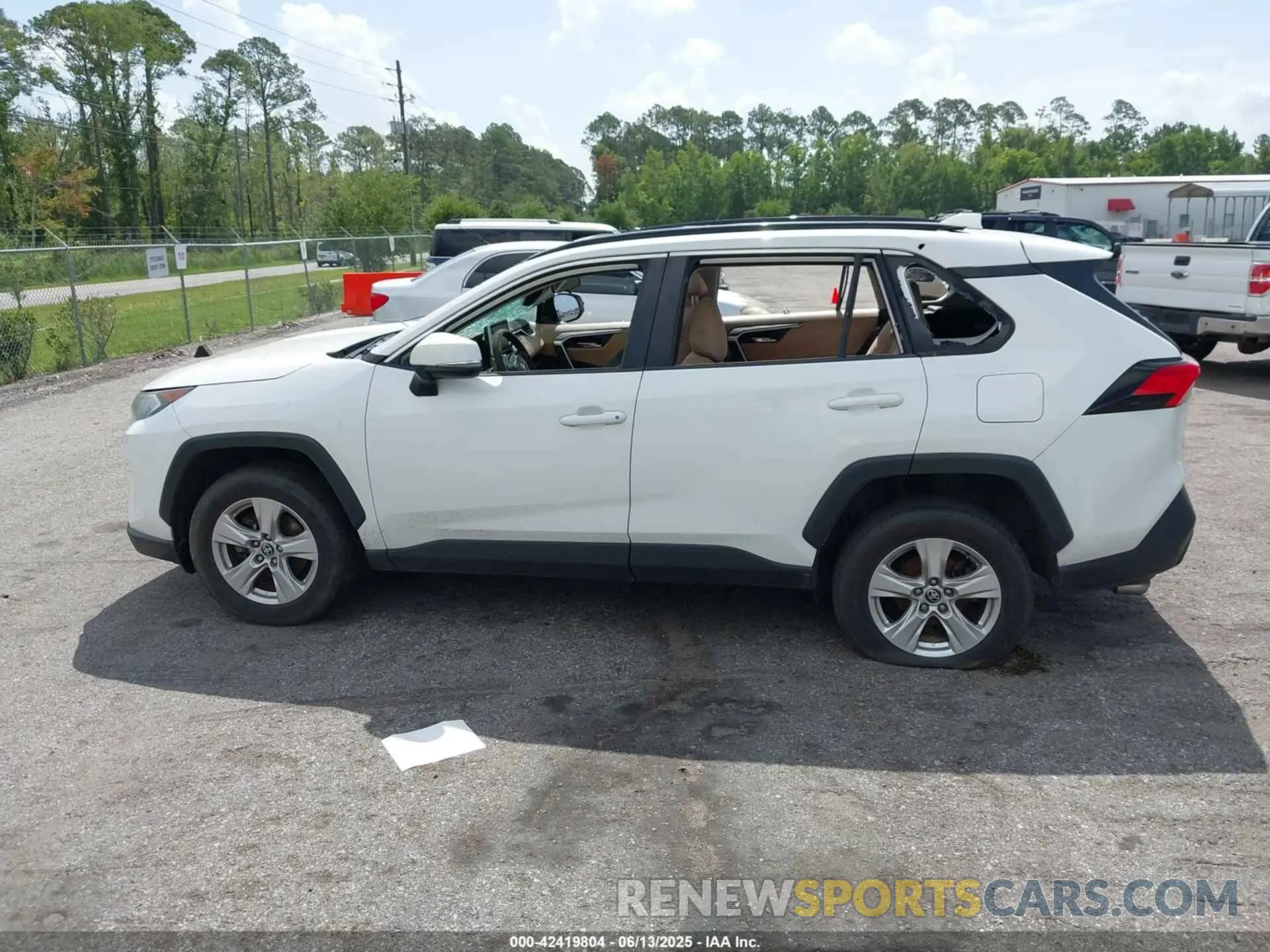 15 Photograph of a damaged car 2T3W1RFV9MW135154 TOYOTA RAV4 2021