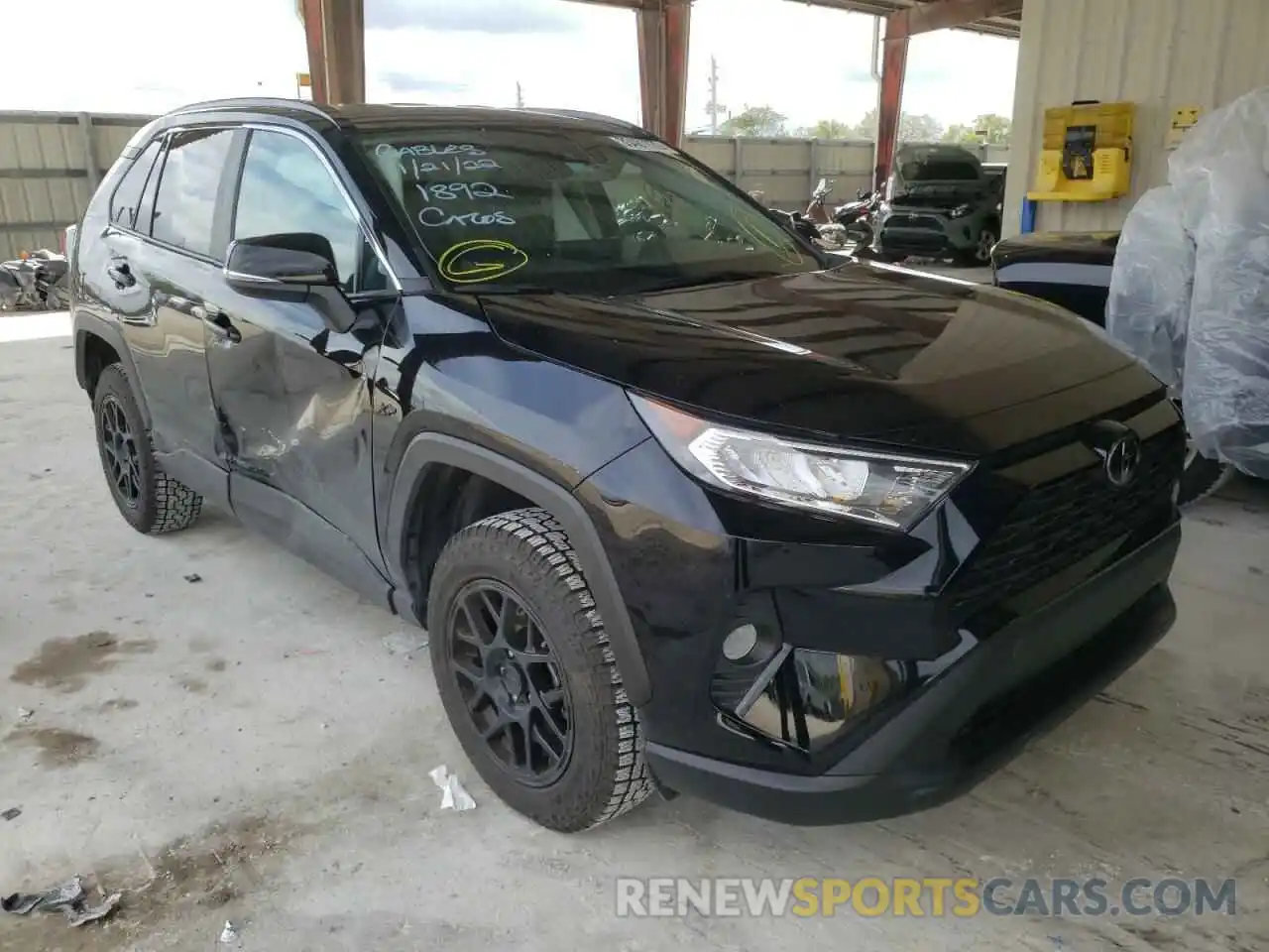 1 Photograph of a damaged car 2T3W1RFV9MW141892 TOYOTA RAV4 2021