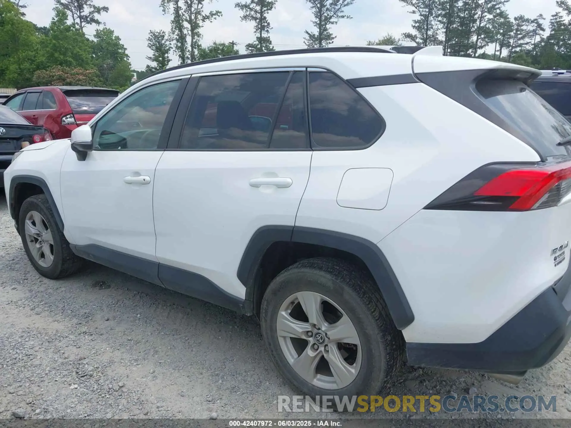 14 Photograph of a damaged car 2T3W1RFV9MW151029 TOYOTA RAV4 2021