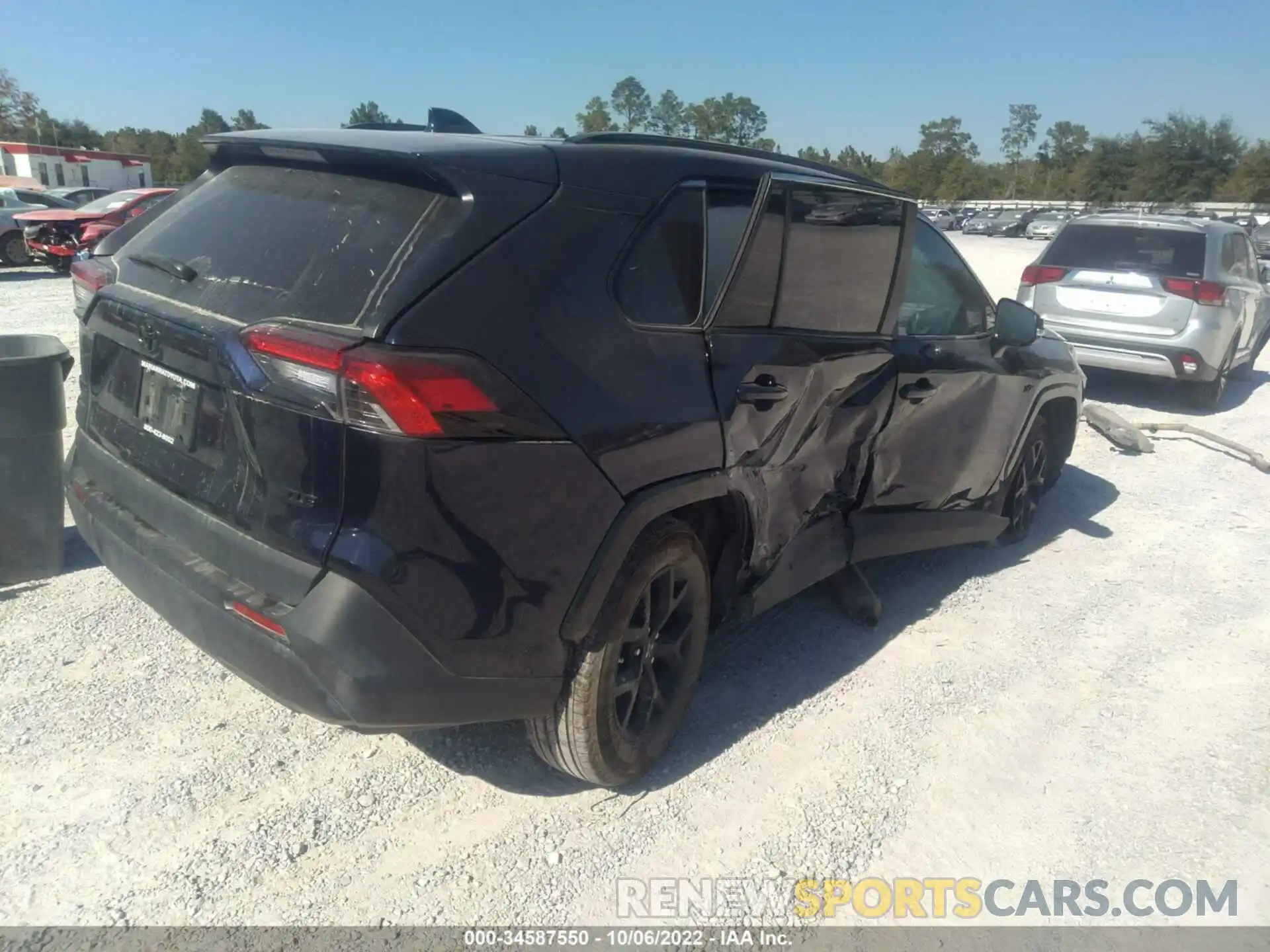 4 Photograph of a damaged car 2T3W1RFV9MW175380 TOYOTA RAV4 2021