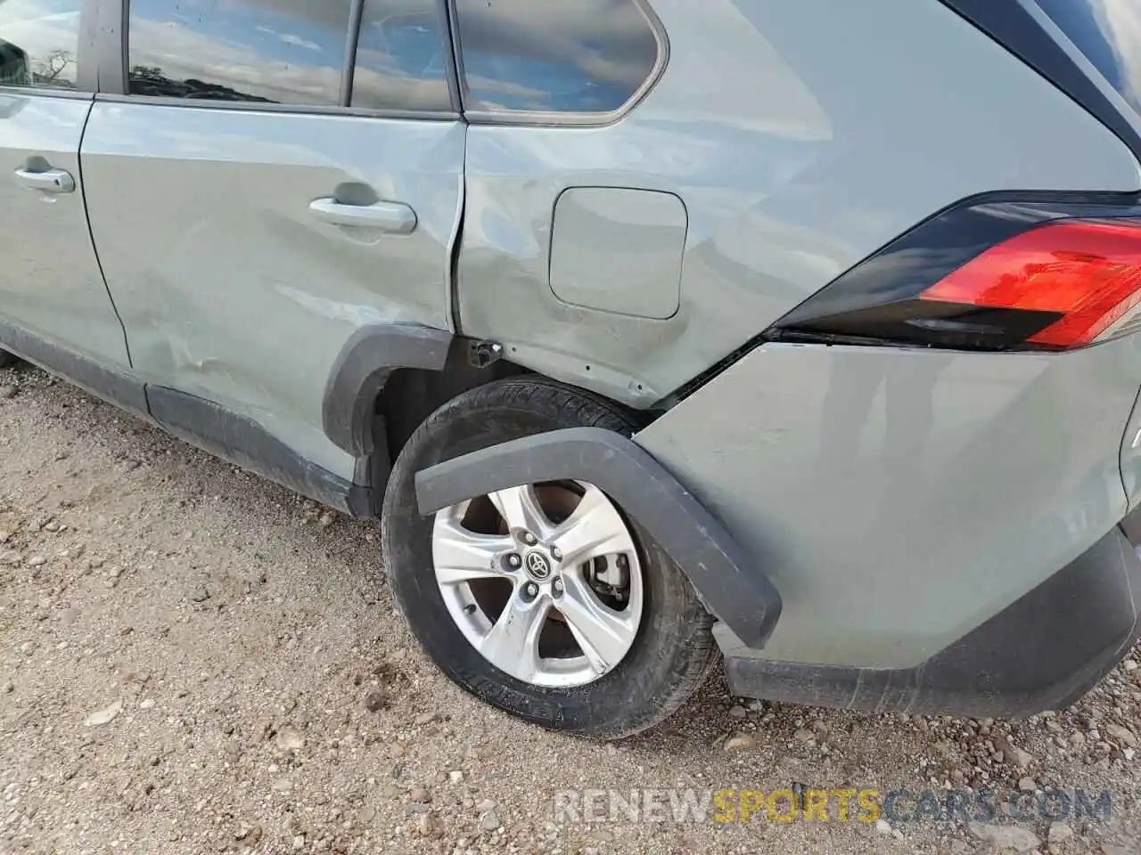 9 Photograph of a damaged car 2T3W1RFV9MW175413 TOYOTA RAV4 2021