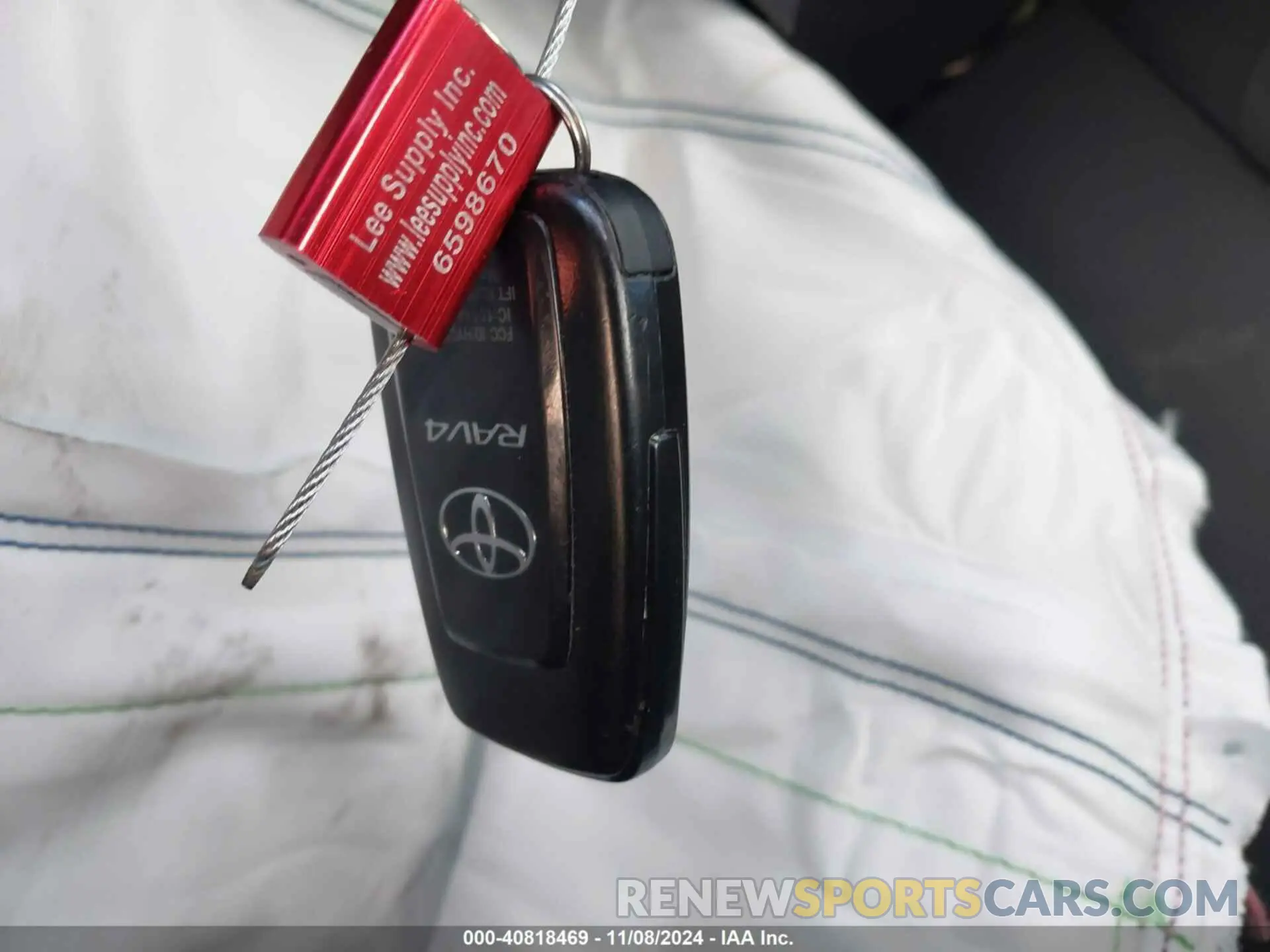 11 Photograph of a damaged car 2T3W1RFVXMC102861 TOYOTA RAV4 2021