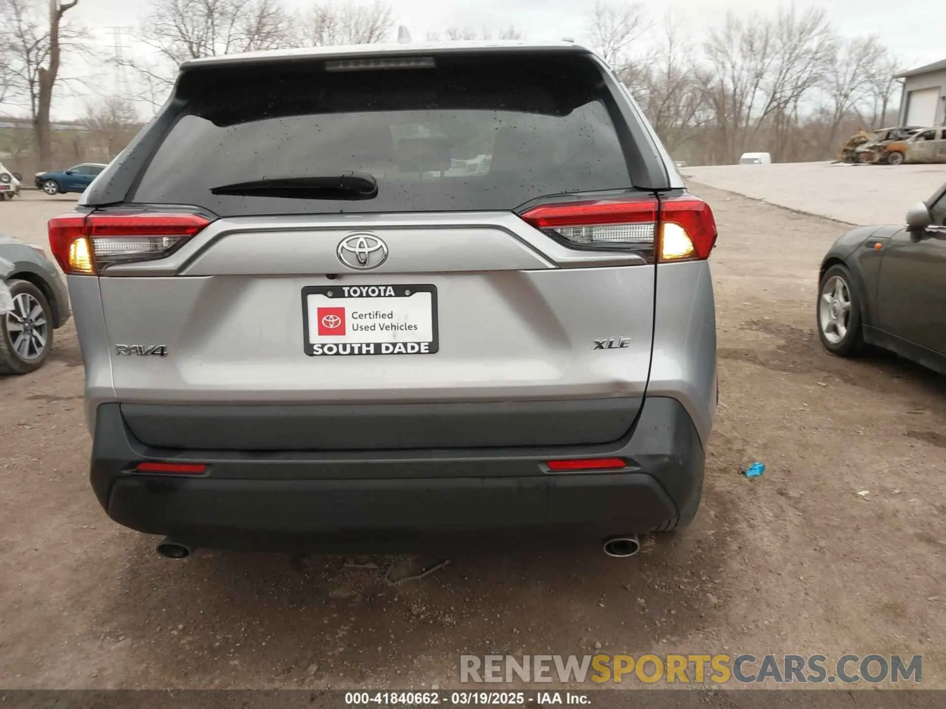 17 Photograph of a damaged car 2T3W1RFVXMC116274 TOYOTA RAV4 2021