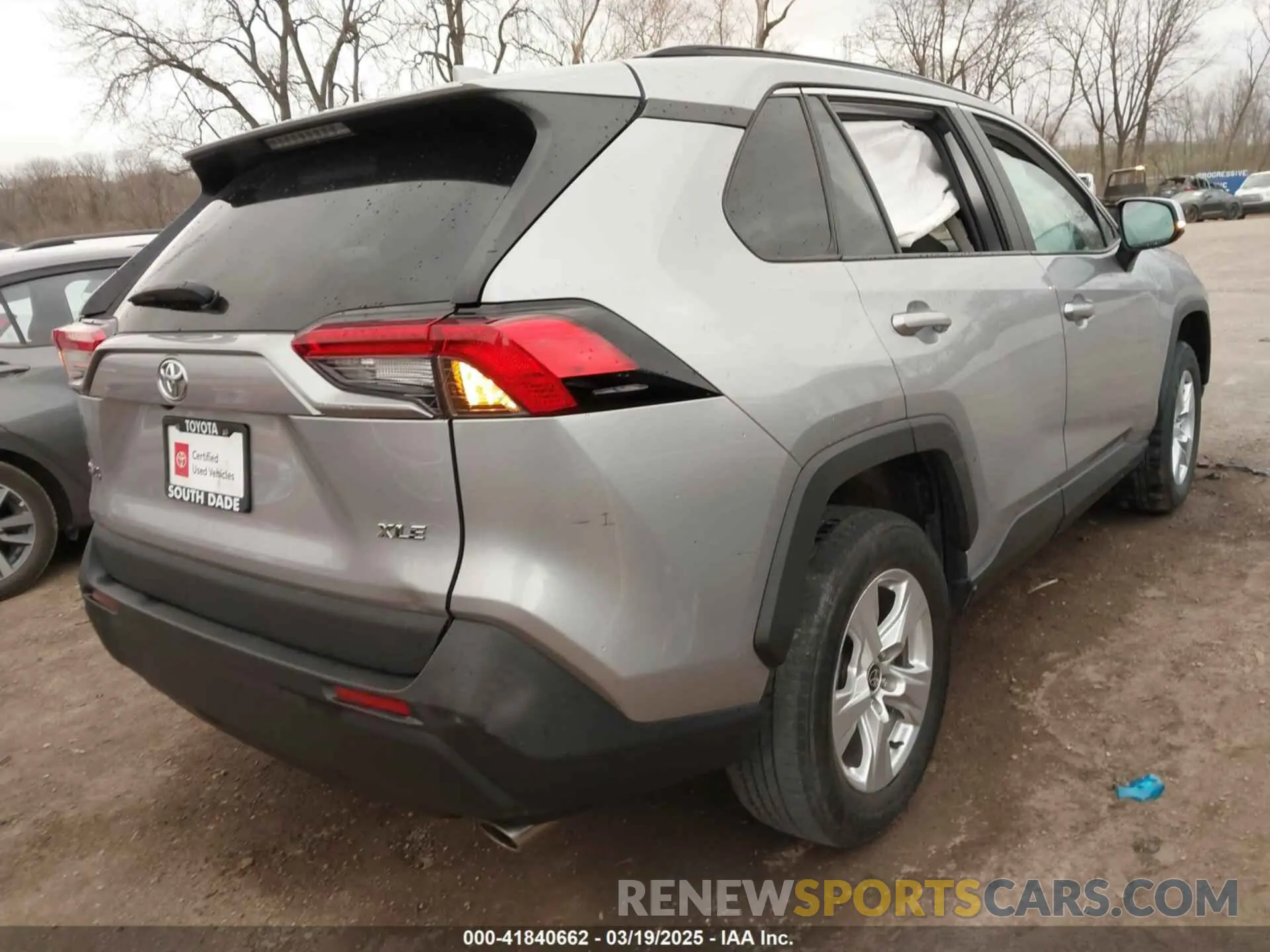 4 Photograph of a damaged car 2T3W1RFVXMC116274 TOYOTA RAV4 2021