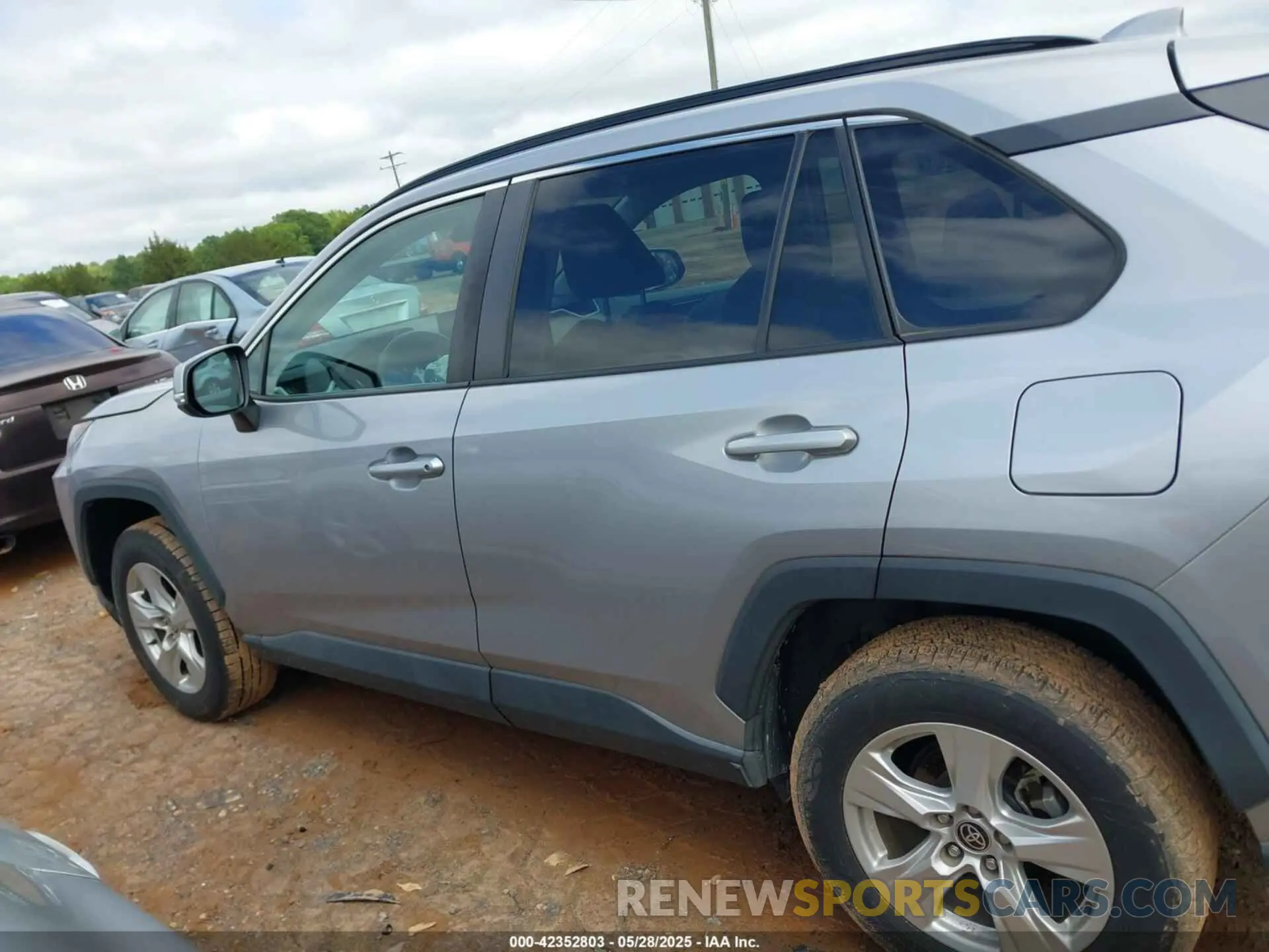 14 Photograph of a damaged car 2T3W1RFVXMC163899 TOYOTA RAV4 2021