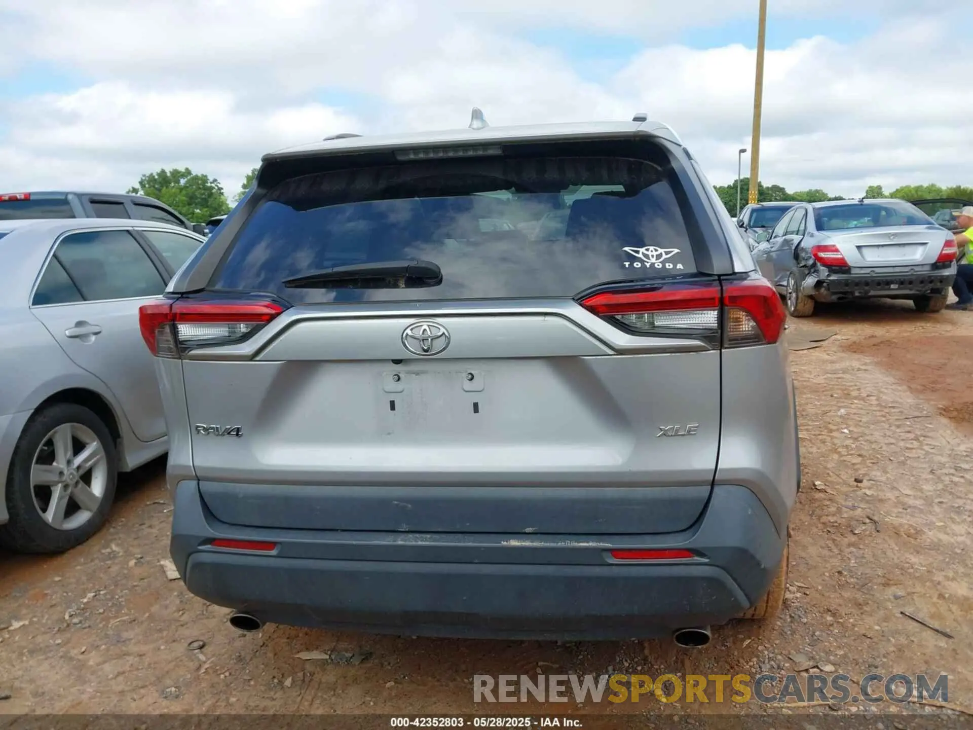 16 Photograph of a damaged car 2T3W1RFVXMC163899 TOYOTA RAV4 2021