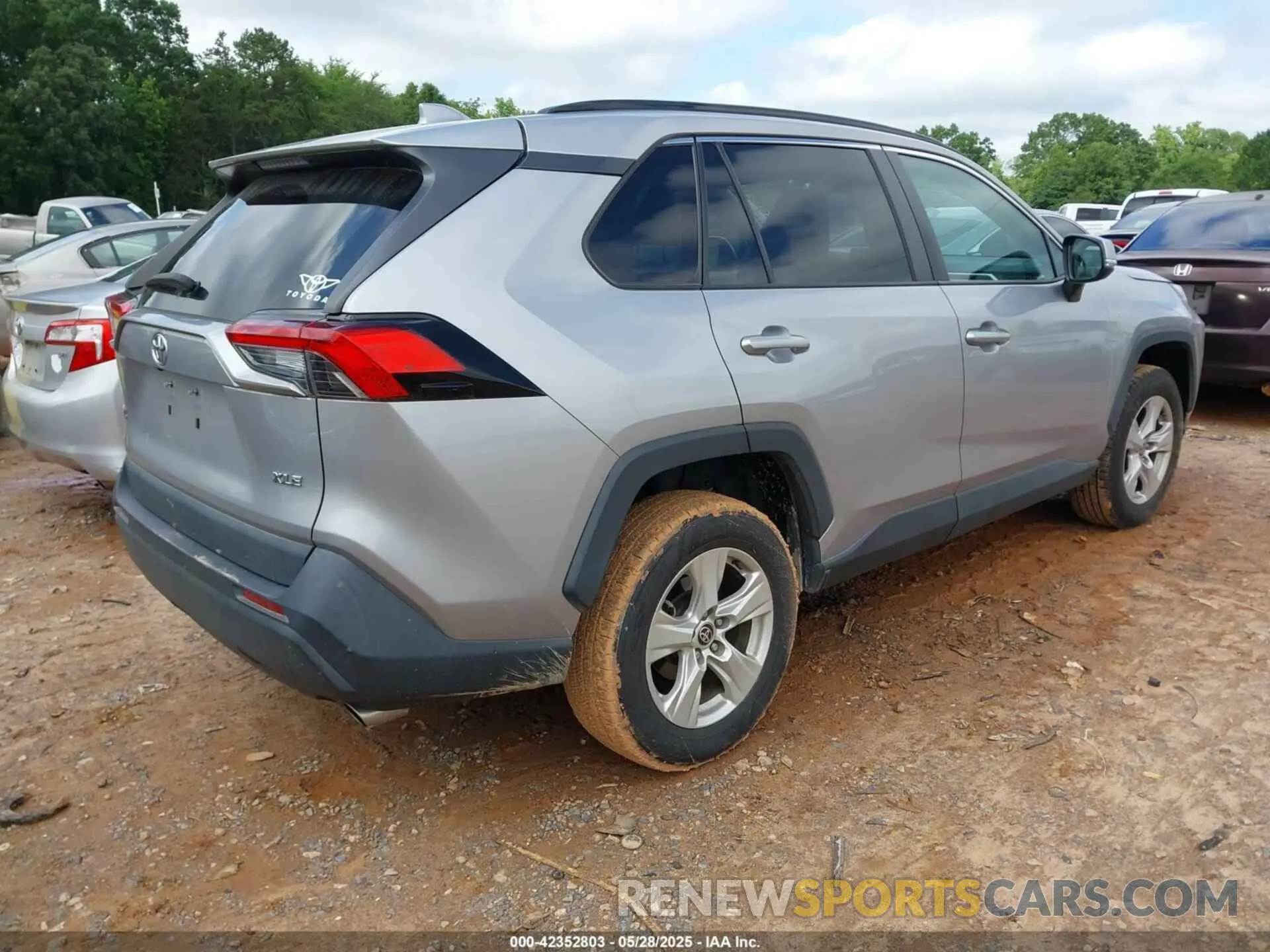 4 Photograph of a damaged car 2T3W1RFVXMC163899 TOYOTA RAV4 2021