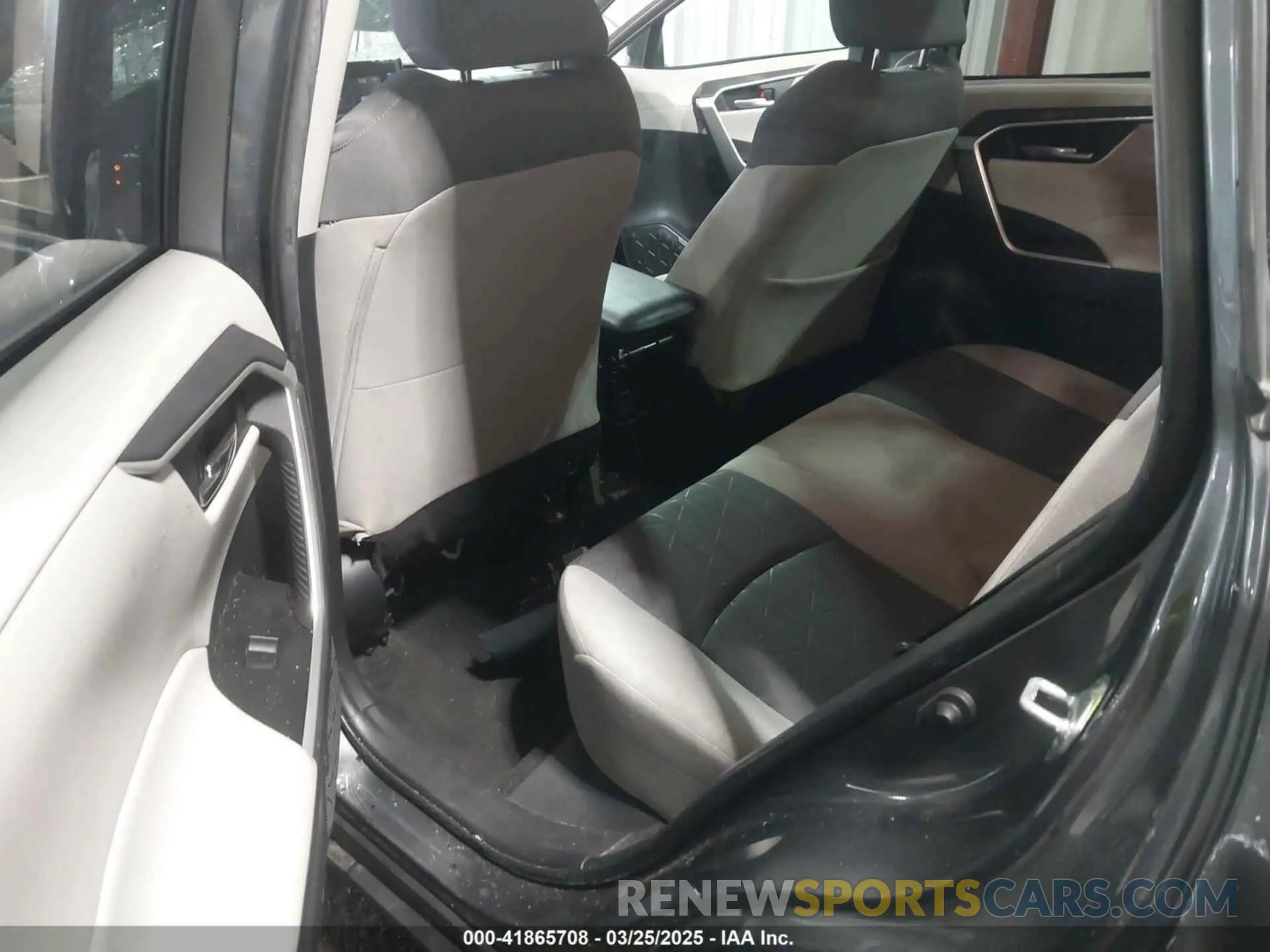 8 Photograph of a damaged car 2T3W1RFVXMW117830 TOYOTA RAV4 2021