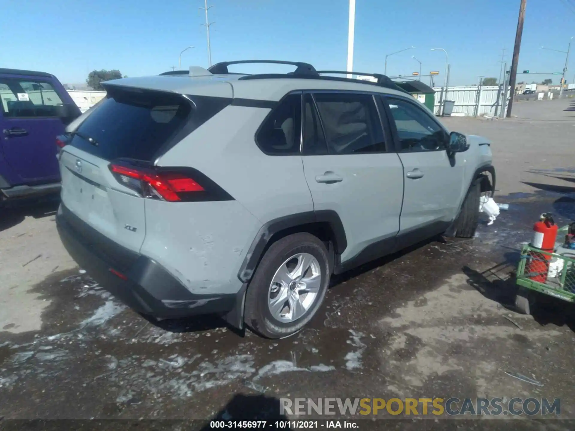 4 Photograph of a damaged car 2T3W1RFVXMW140508 TOYOTA RAV4 2021