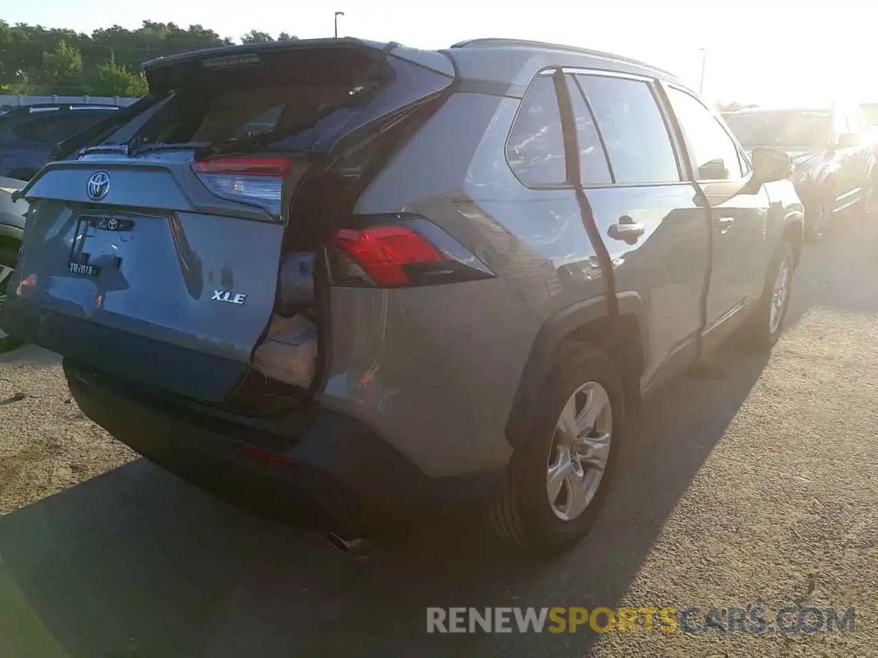 4 Photograph of a damaged car 2T3W1RFVXMW153811 TOYOTA RAV4 2021