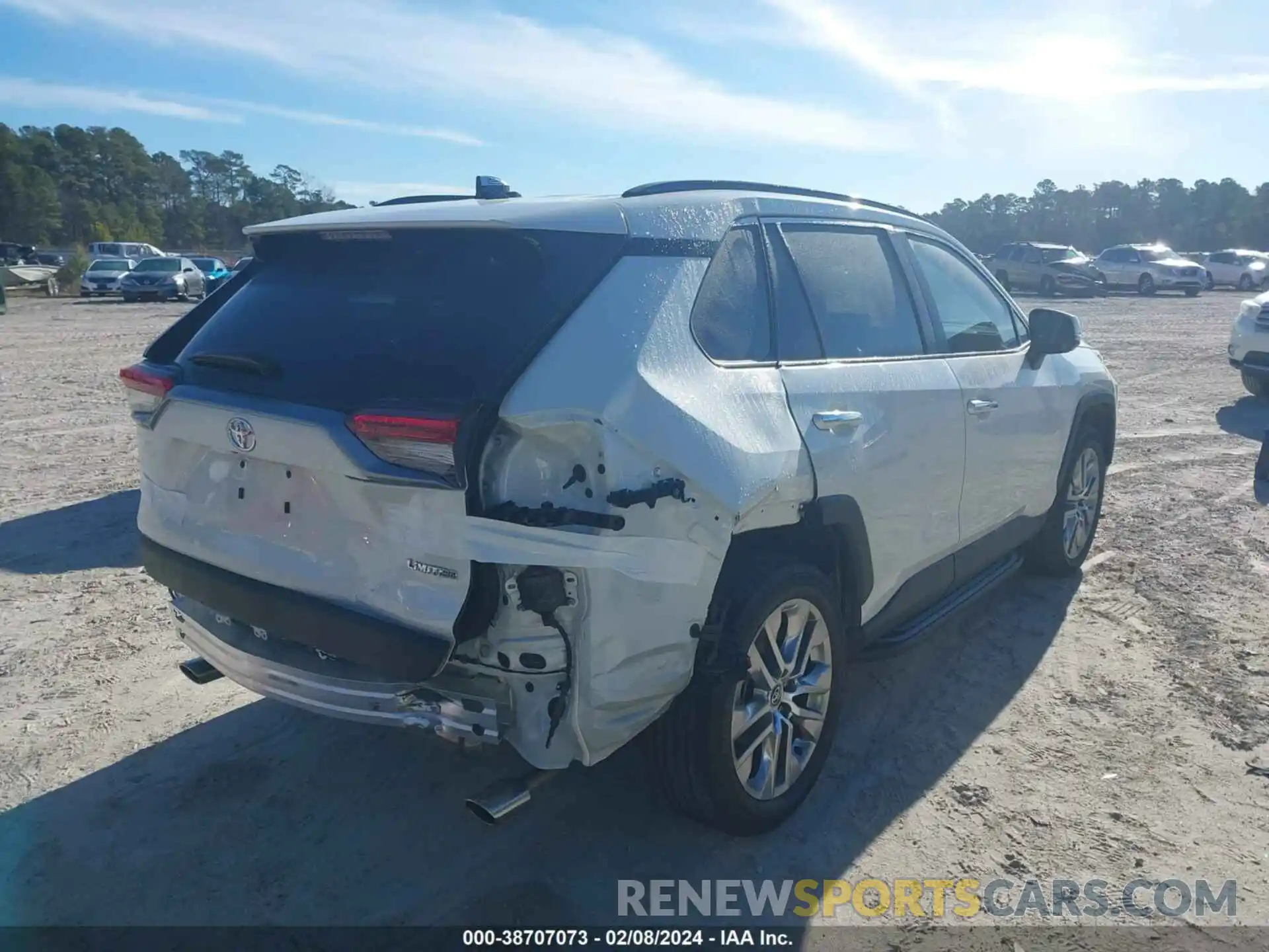 4 Photograph of a damaged car 2T3Y1RFV0MW123936 TOYOTA RAV4 2021