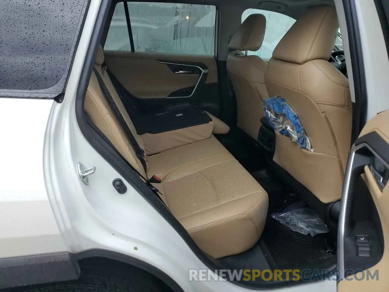11 Photograph of a damaged car 2T3Y1RFV3MW160429 TOYOTA RAV4 2021