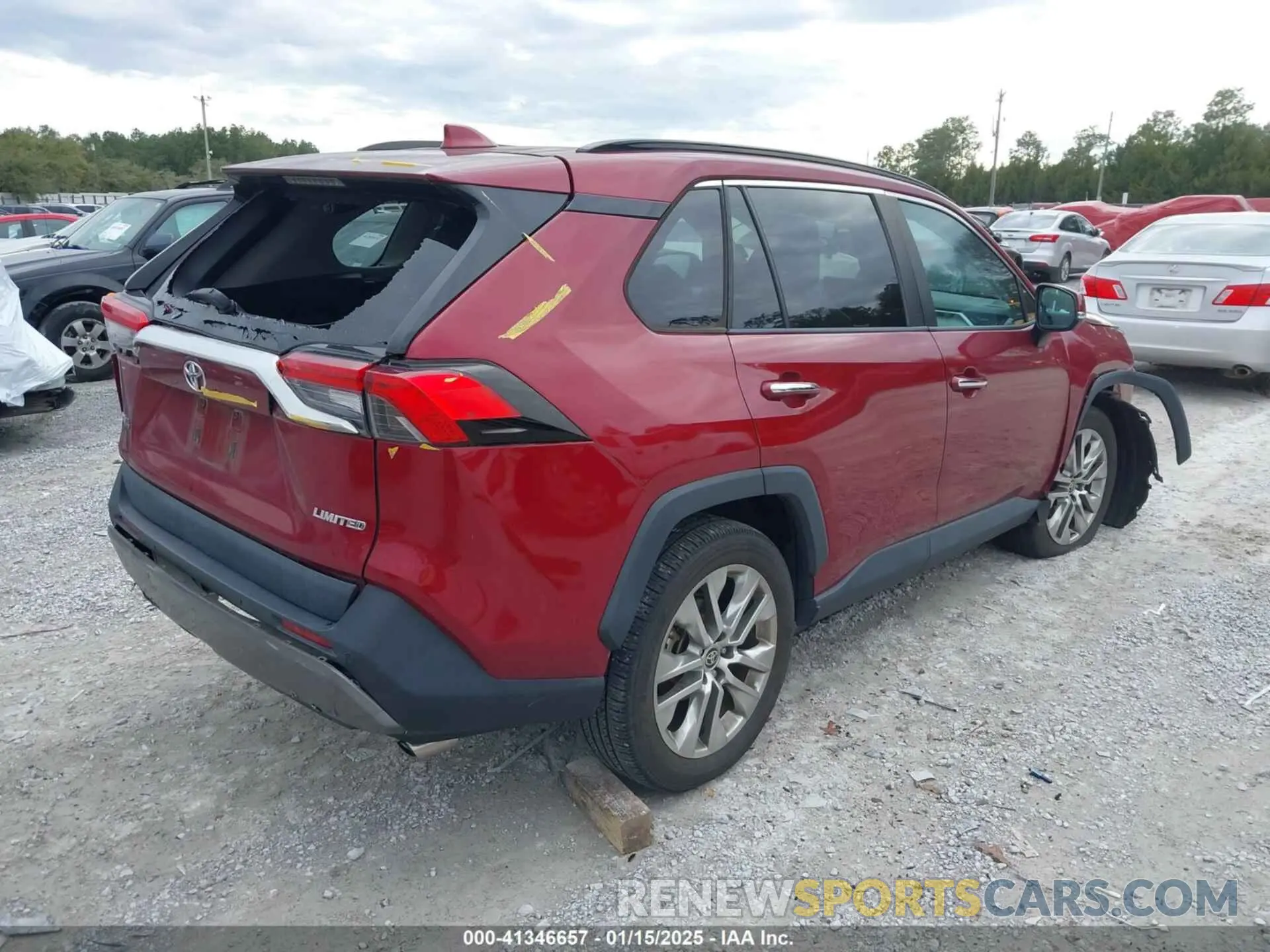 4 Photograph of a damaged car 2T3Y1RFV4MW131568 TOYOTA RAV4 2021