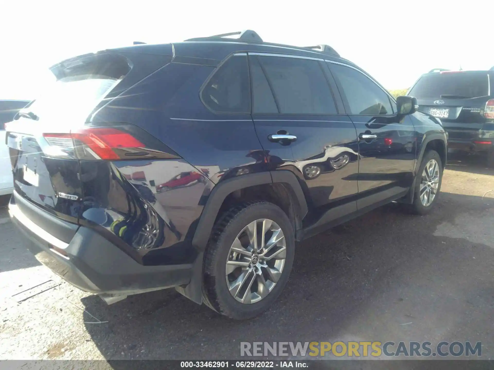 4 Photograph of a damaged car 2T3Y1RFV4MW156826 TOYOTA RAV4 2021