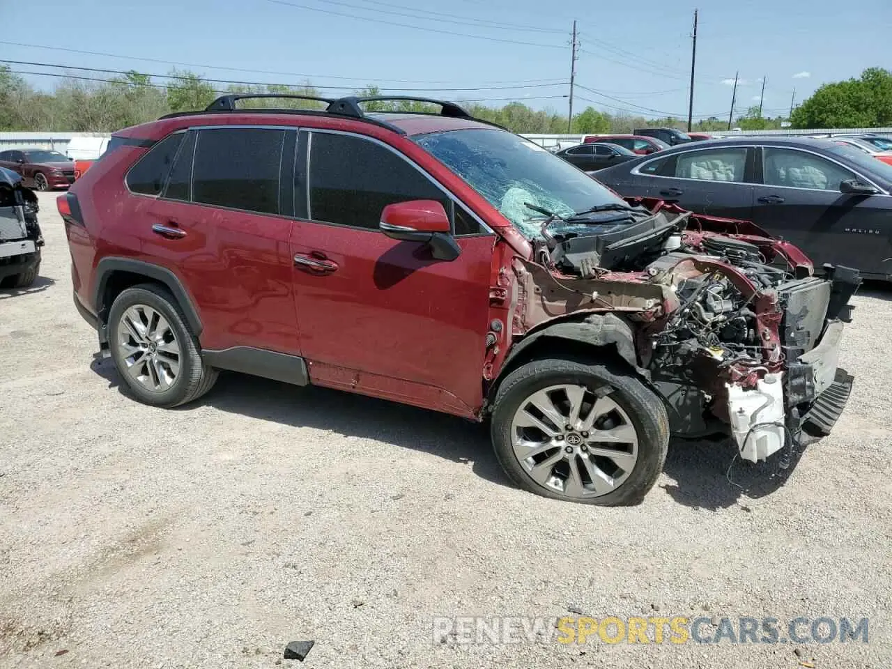 4 Photograph of a damaged car 2T3Y1RFV5MW133832 TOYOTA RAV4 2021
