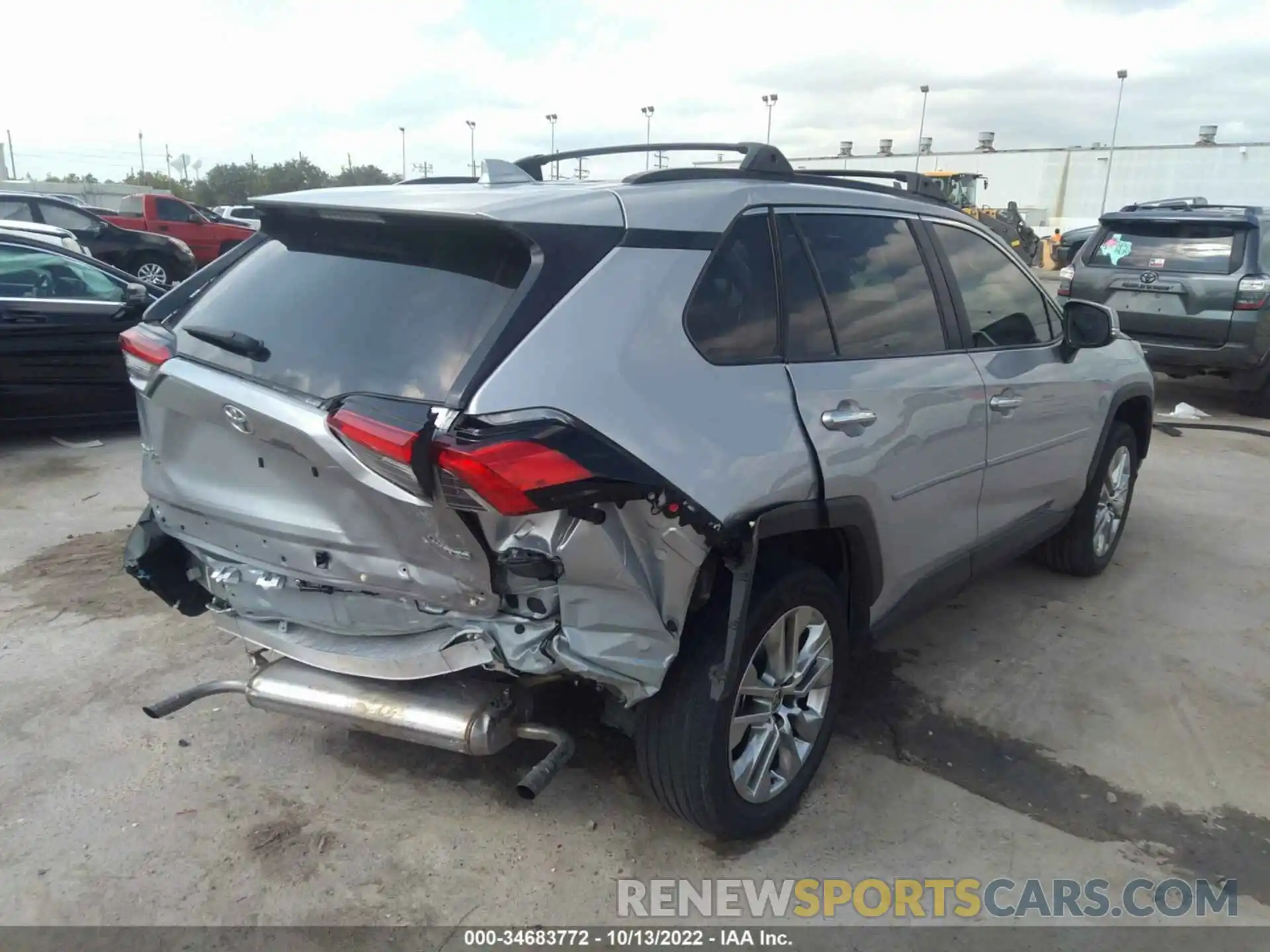 4 Photograph of a damaged car 2T3Y1RFV7MC135681 TOYOTA RAV4 2021