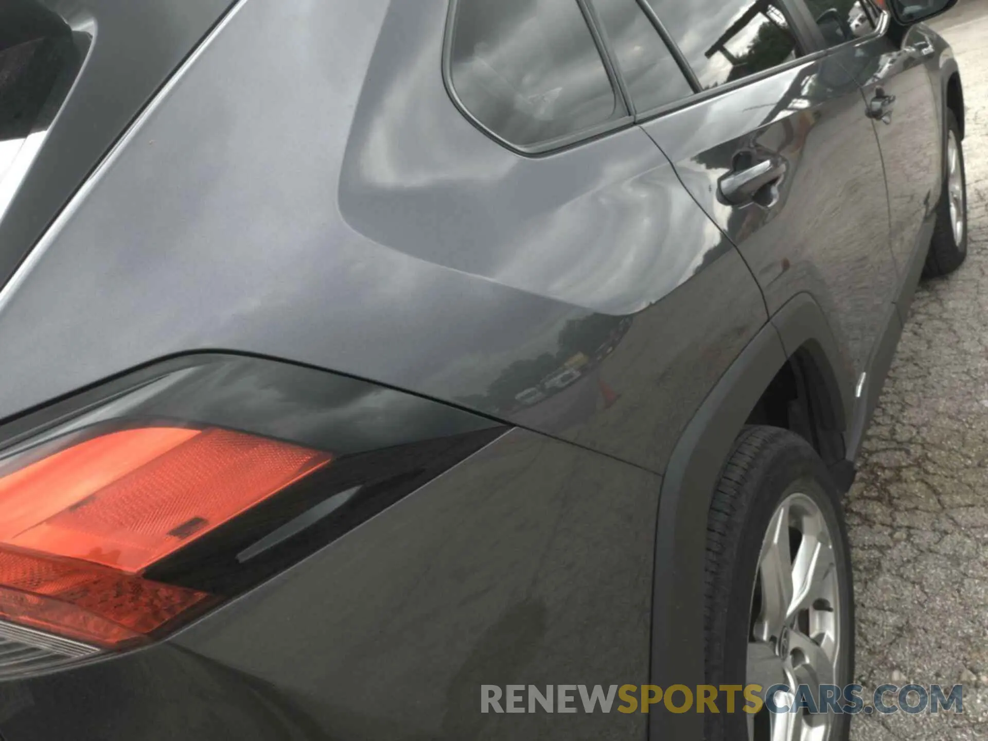 5 Photograph of a damaged car 4T3B6RFV1MU032438 TOYOTA RAV4 2021
