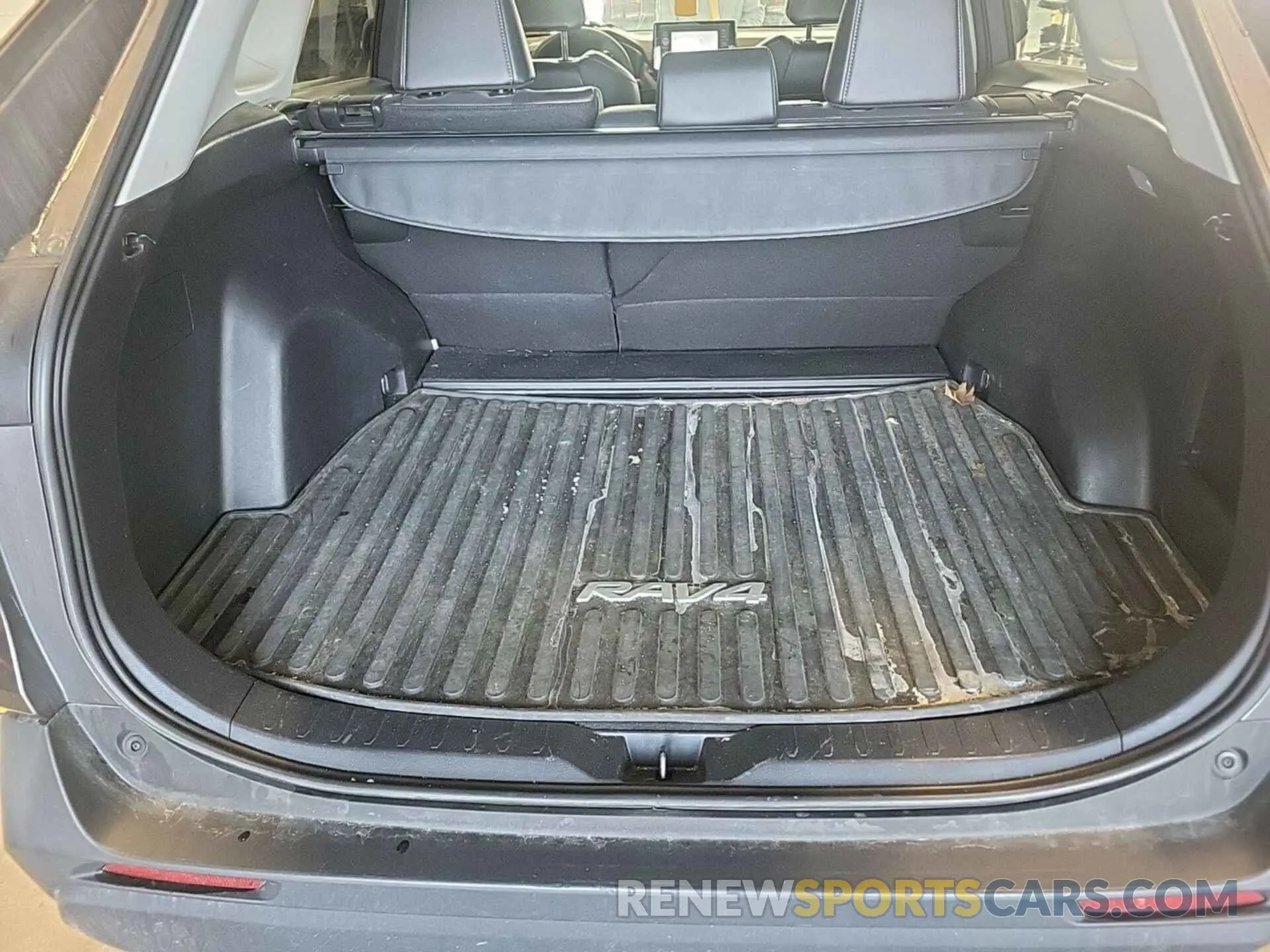 1 Photograph of a damaged car 4T3B6RFV1MU046663 TOYOTA RAV4 2021