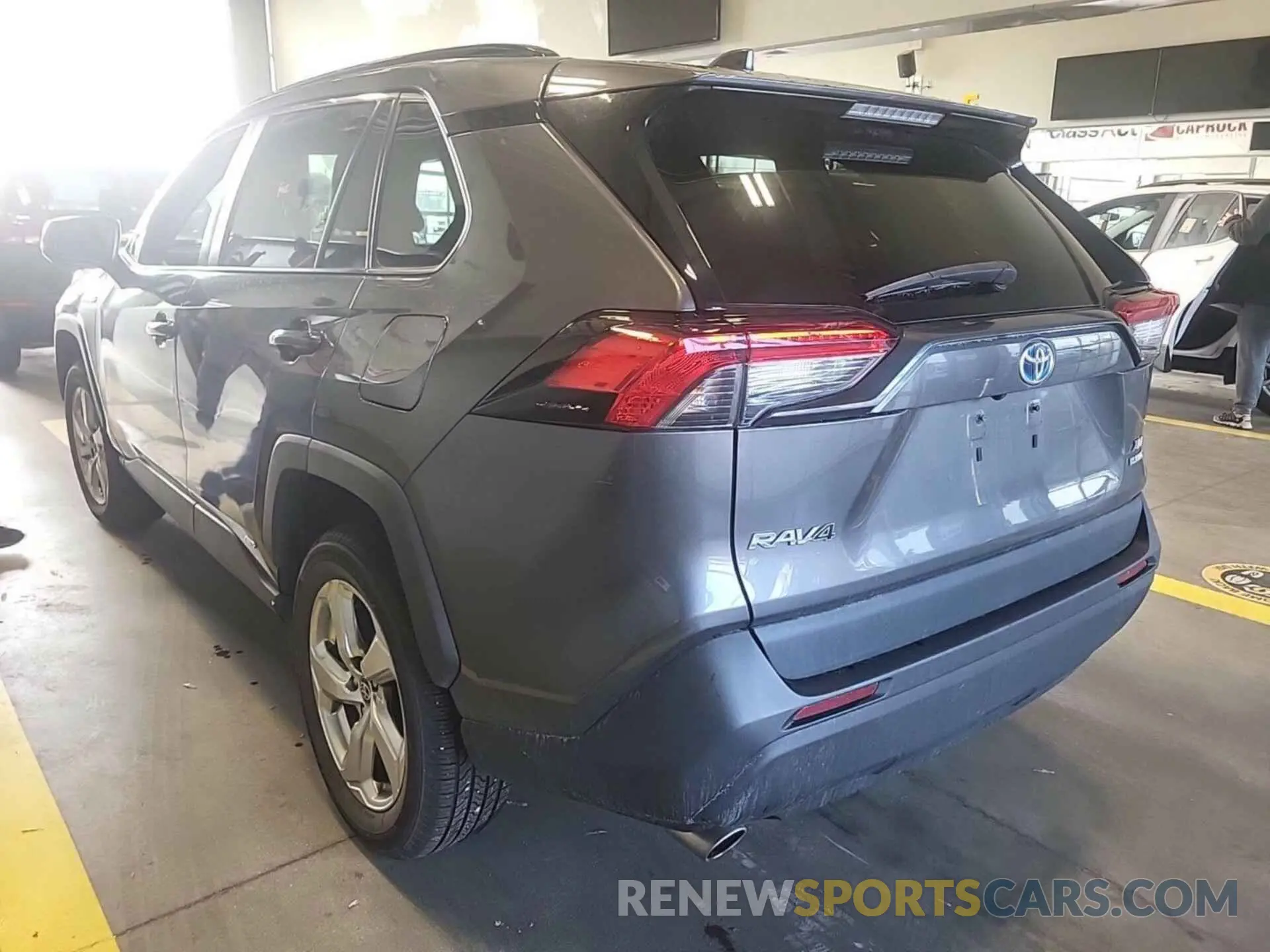 18 Photograph of a damaged car 4T3B6RFV1MU046663 TOYOTA RAV4 2021